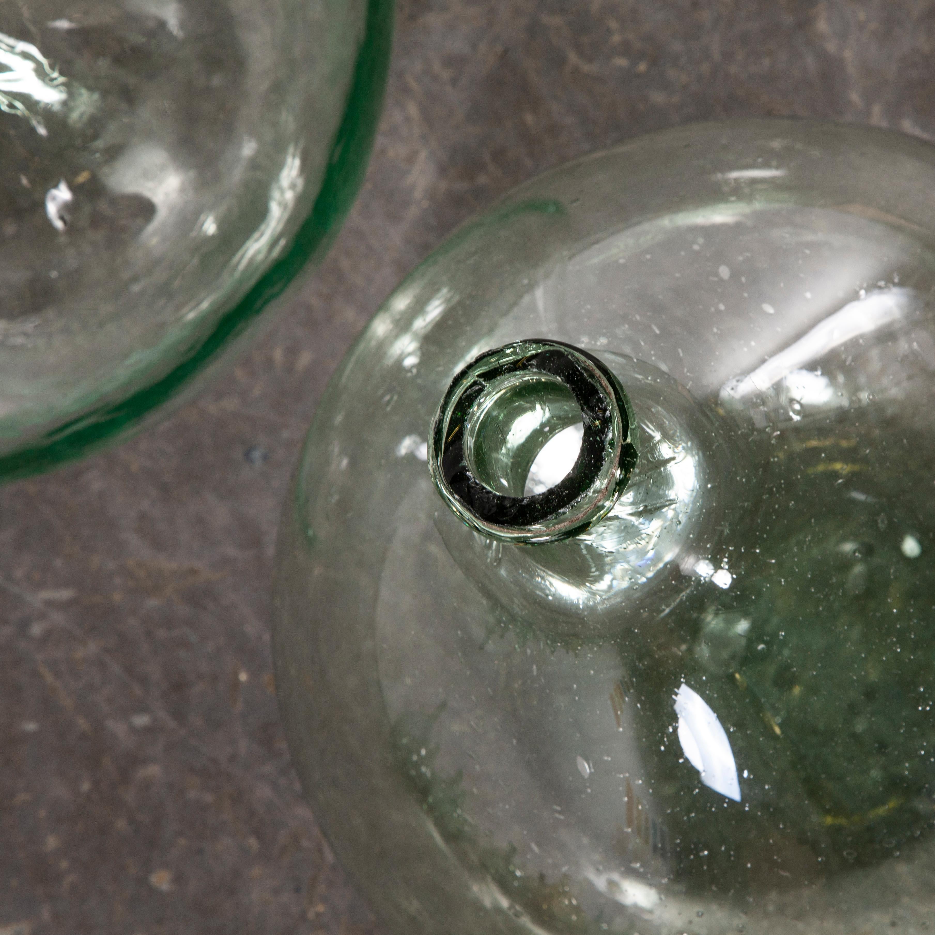 Vintage French Glass Demijohn – Pair of Demijohn (Model 957.14)

Vintage French Glass Demijohns. Pair of mouthblown glass demijohns used as a traditional containers mainly for wine storage and transport. Our demijohns have been carefully cleaned.