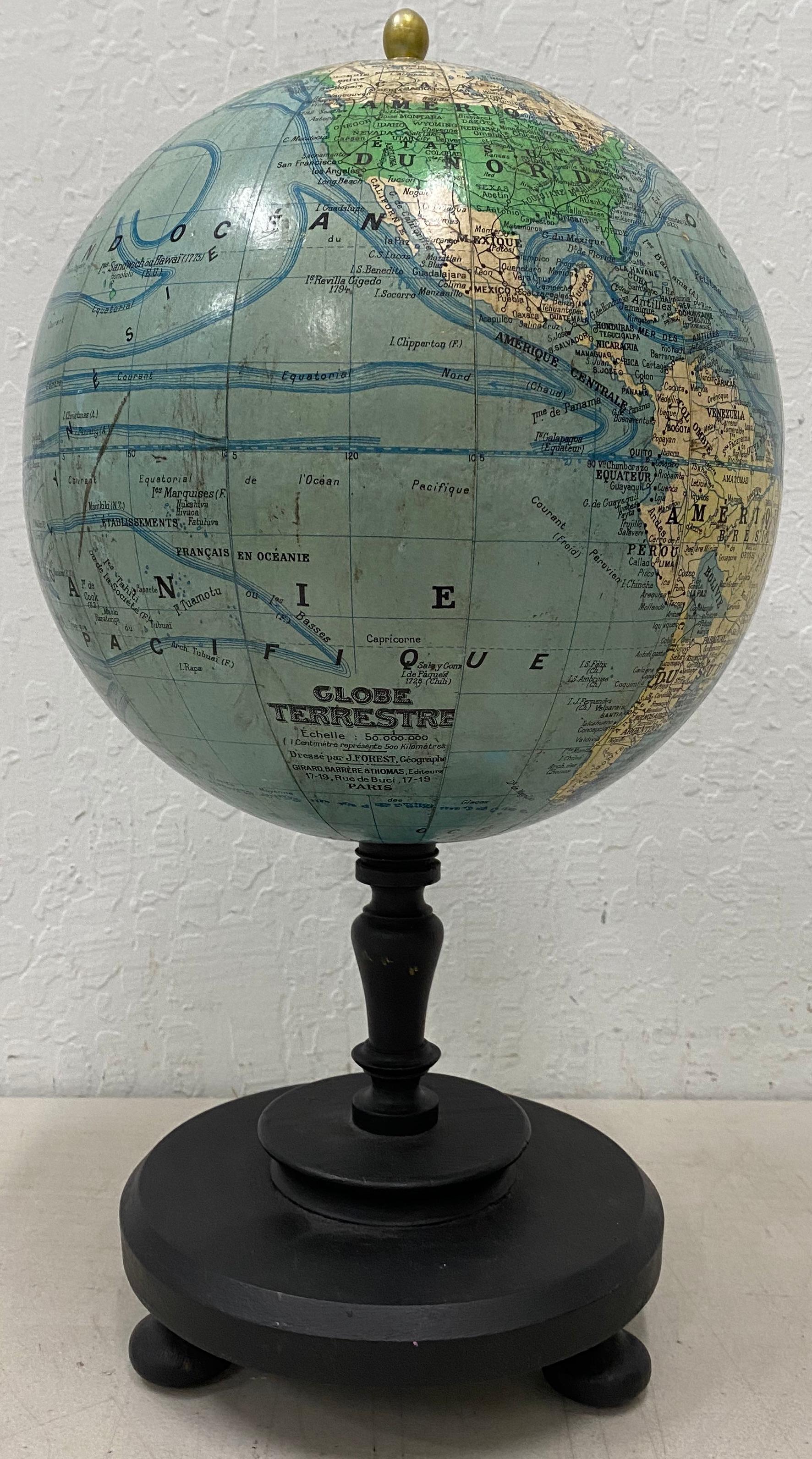 Globe terrestre français vintage par Girard, Barrere & Thomas, circa 1940s Bon état - En vente à San Francisco, CA