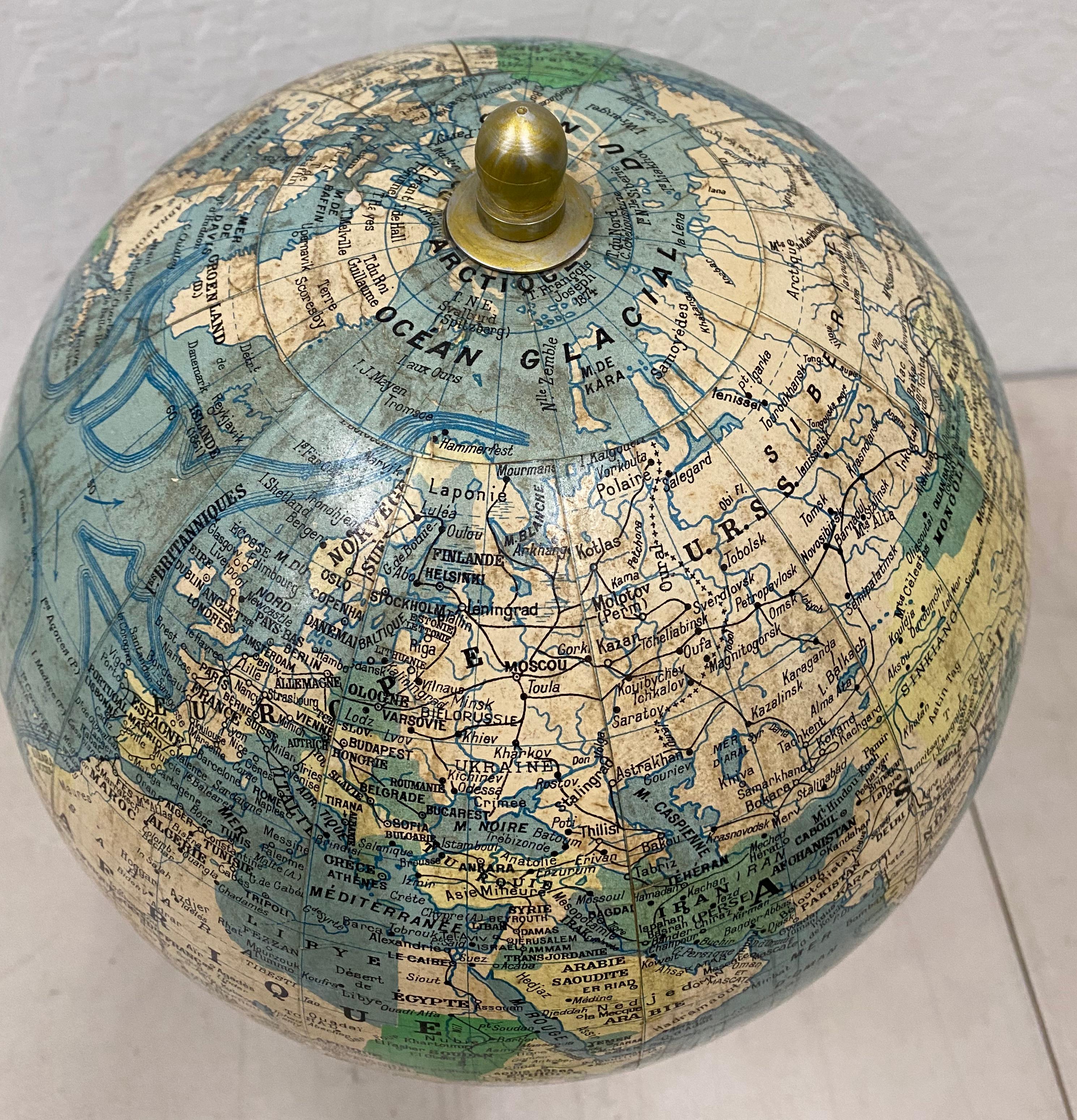 Globe terrestre français vintage par Girard, Barrere & Thomas, circa 1940s en vente 1