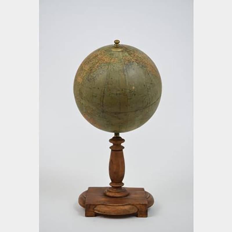 Vintage French Globe  In Good Condition In New Orleans, LA