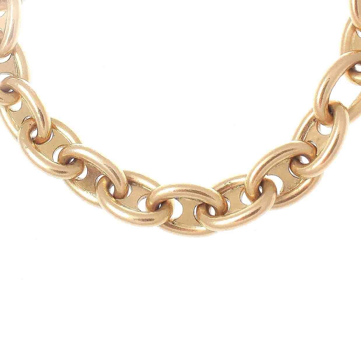 A stylish and elegant that is bold and easy to wear. This desirable creation features perfectly interlocking links of glistening 18k gold. Stamped with French hallmarks. 7 inches long.