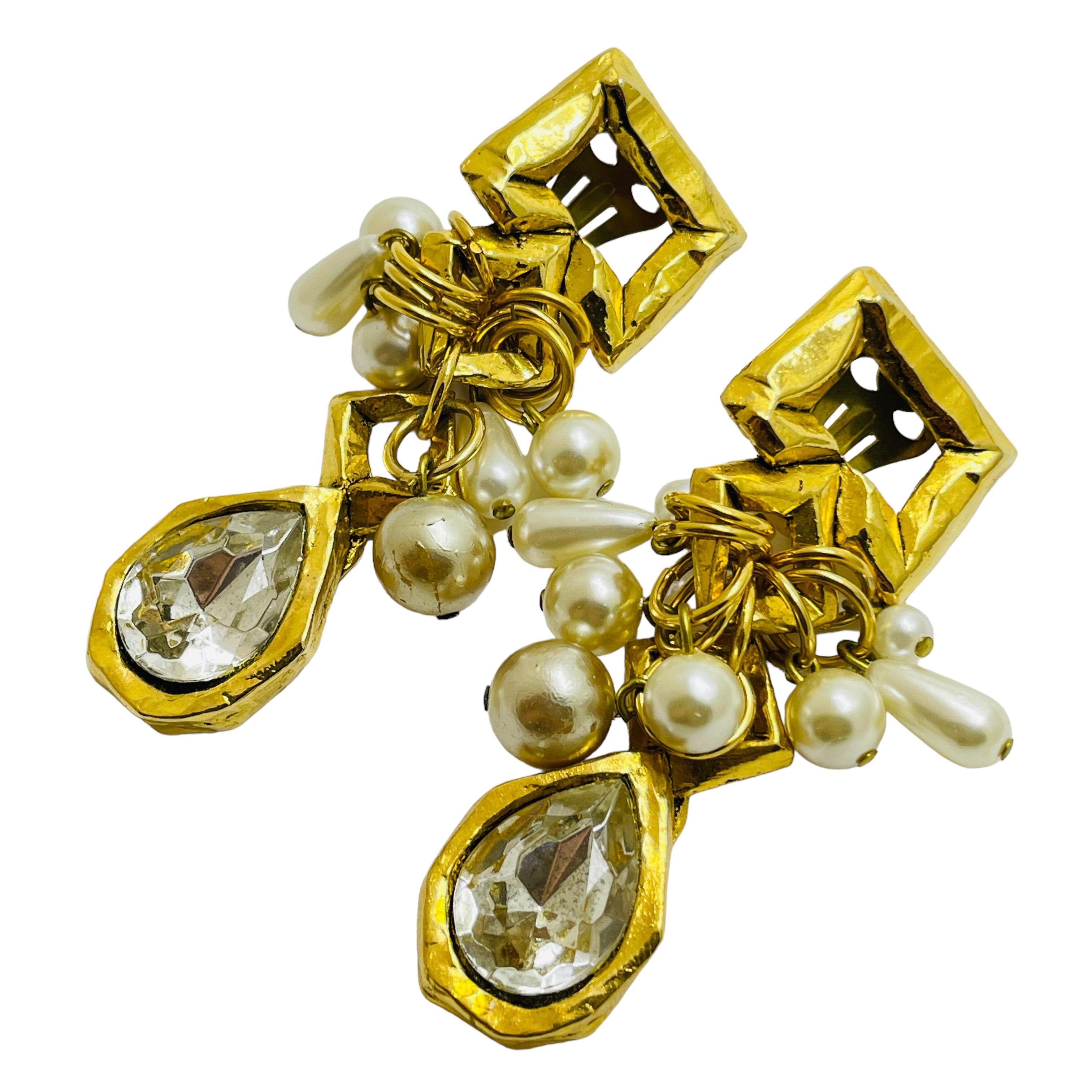 DETAILS

• unsigned 

• gold plated with faux pearls 

• vintage designer earrings

MEASUREMENTS  

• 

CONDITION

•  very good vintage condition with minimal signs of wear 

 Sku 38

❤️❤️  VINTAGE DESIGNER JEWELRY ❤️❤️

❤️❤️  ALEXANDER’S BOUTIQUE 