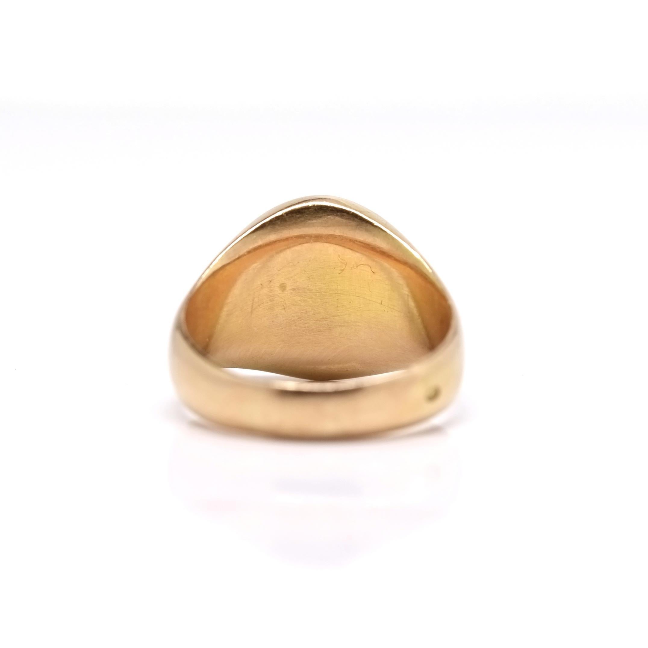 Vintage French Gold Signet Ring In Good Condition For Sale In Milano, MI