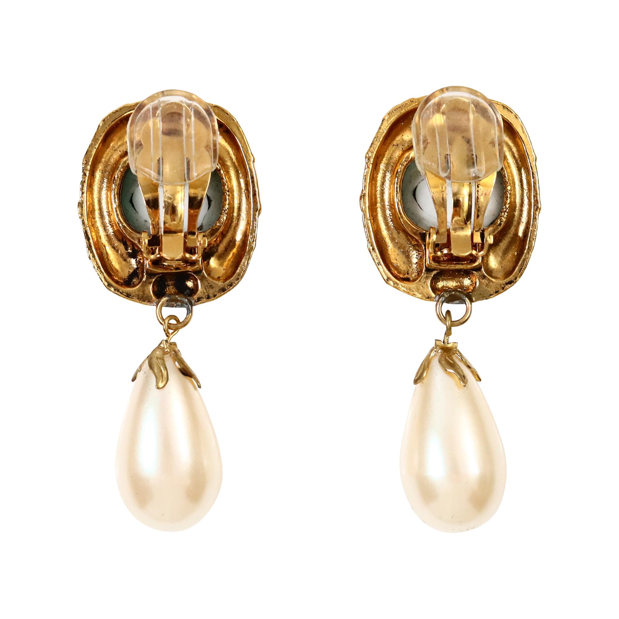 Französische Vintage-Ohrringe aus Gold mit grünem und baumelndem Faux-Peal, ca. 1980er Jahre im Angebot 2