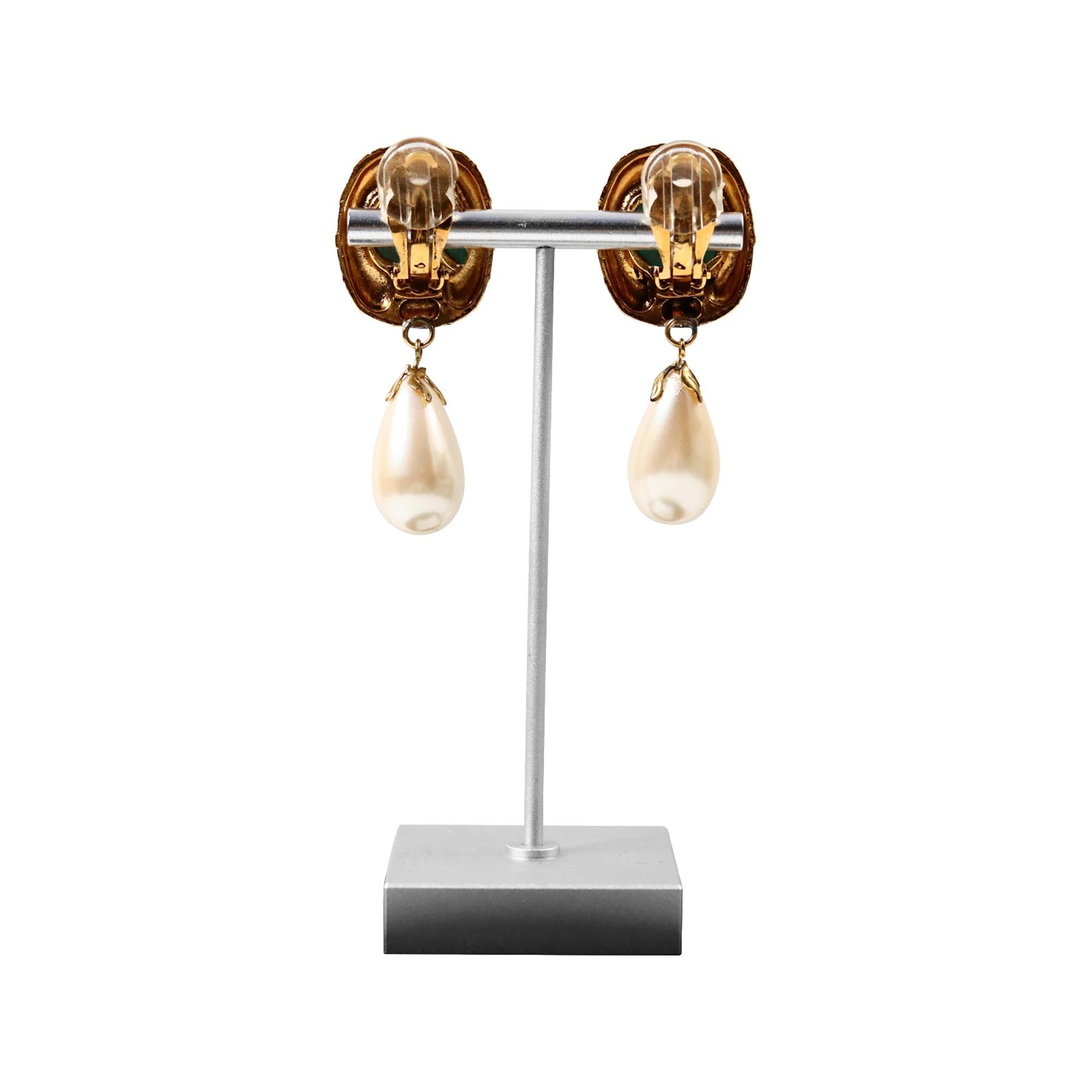 Französische Vintage-Ohrringe aus Gold mit grünem und baumelndem Faux-Peal, ca. 1980er Jahre im Angebot 5