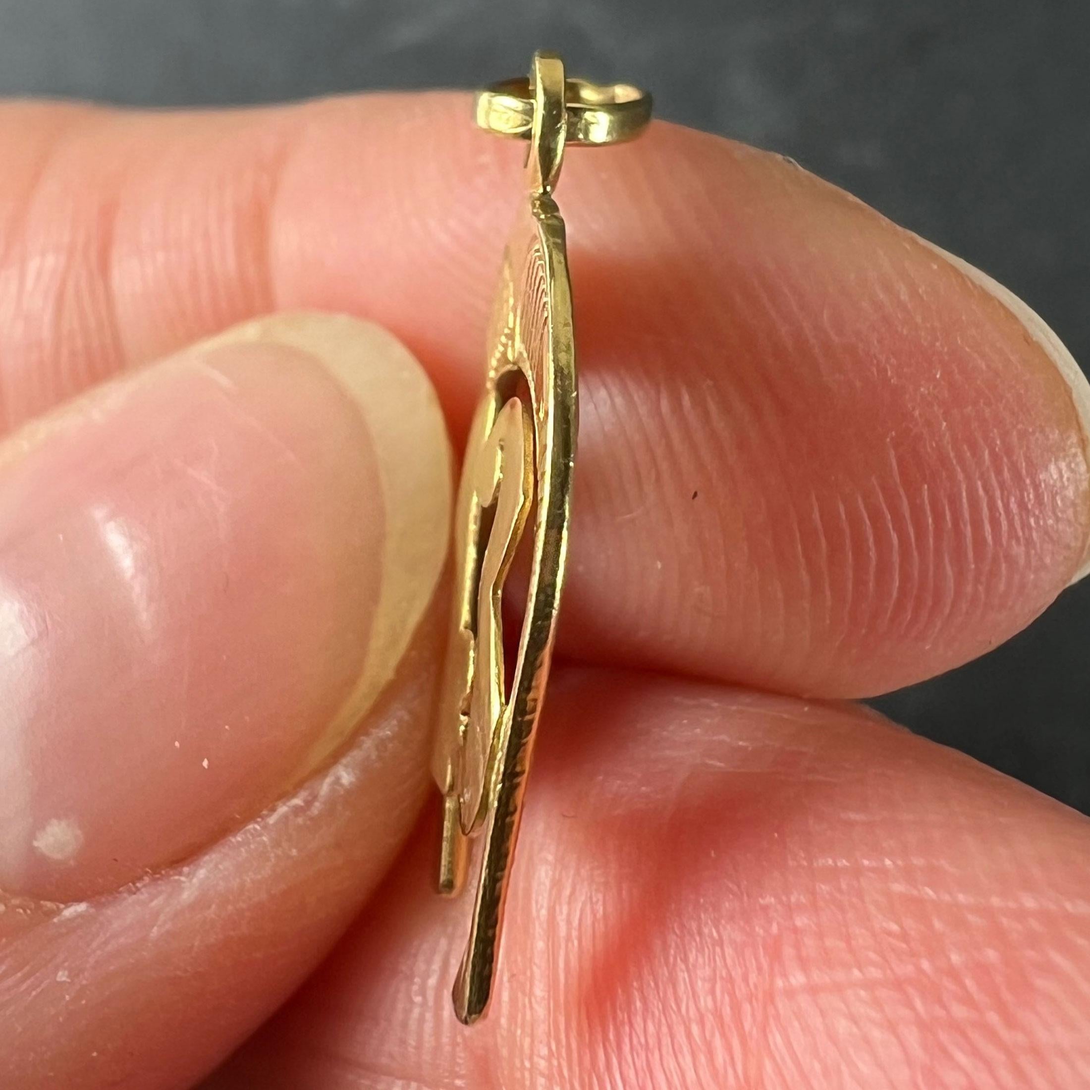 Pendentif porte-bonheur en or jaune 18K - fer à cheval numéro 13 en vente 3