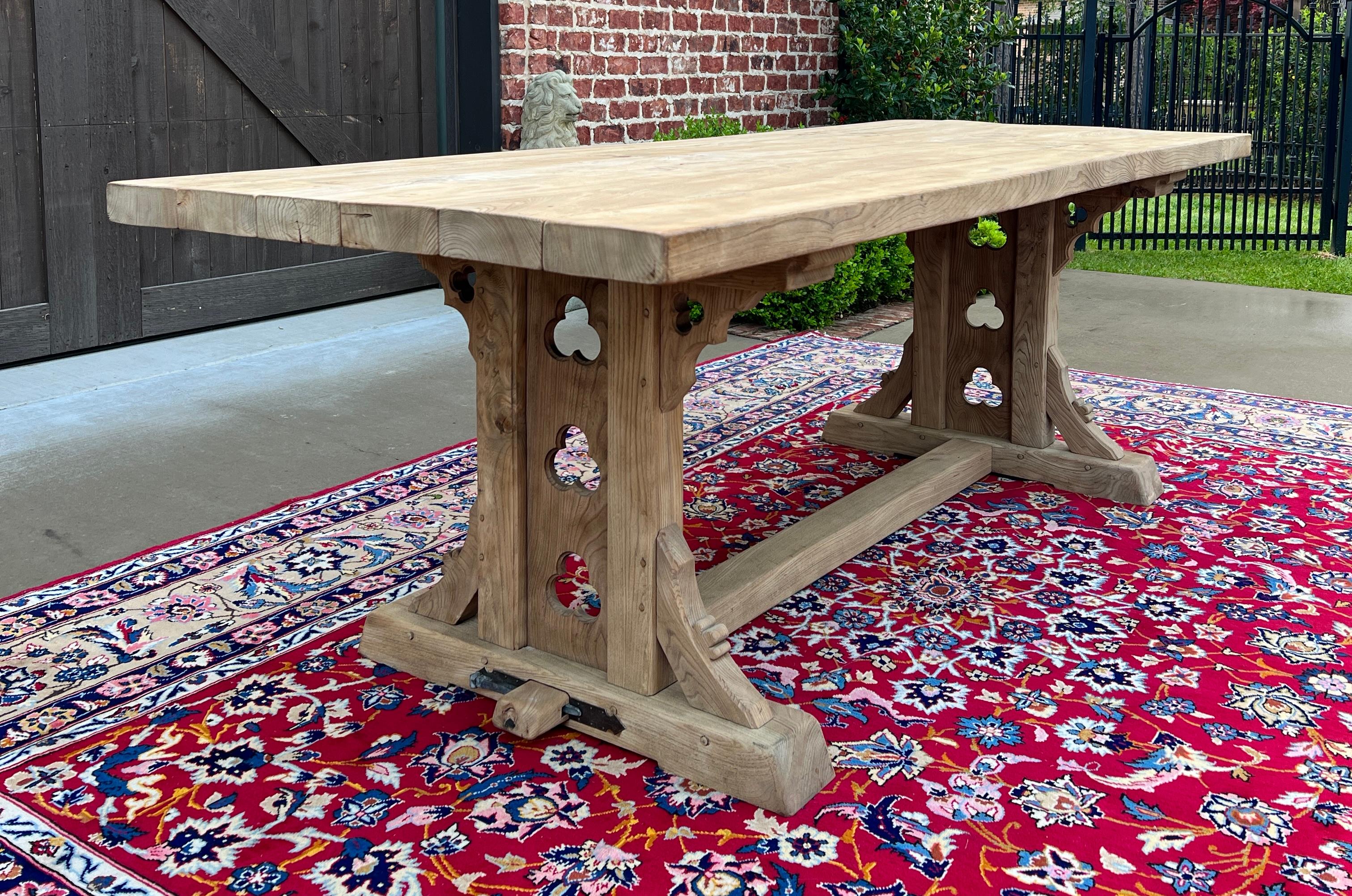 Table gothique française vintage table de salle à manger table de bureau à tréteaux en chêne blanchi/orme en vente 4