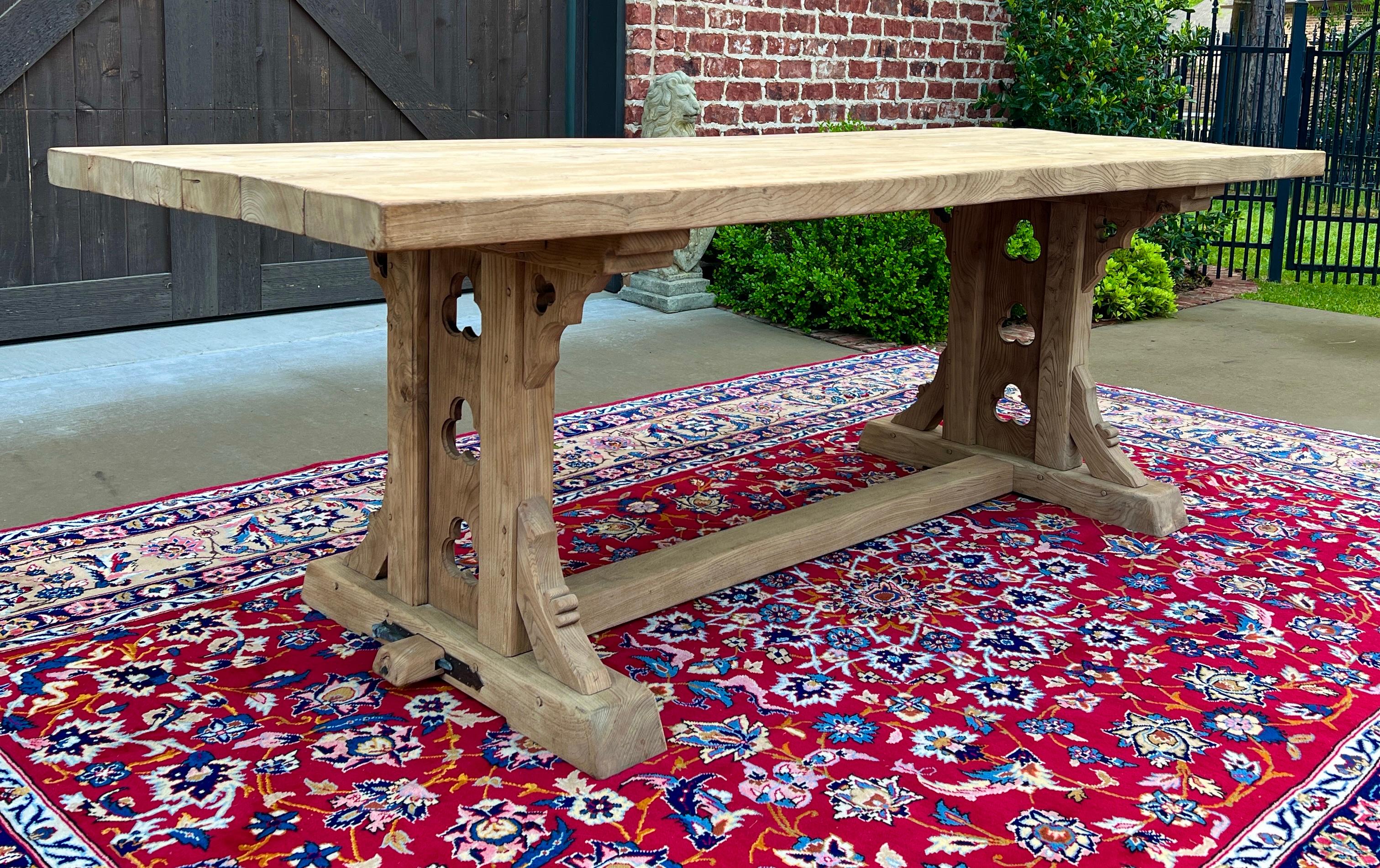 Français Table gothique française vintage table de salle à manger table de bureau à tréteaux en chêne blanchi/orme en vente
