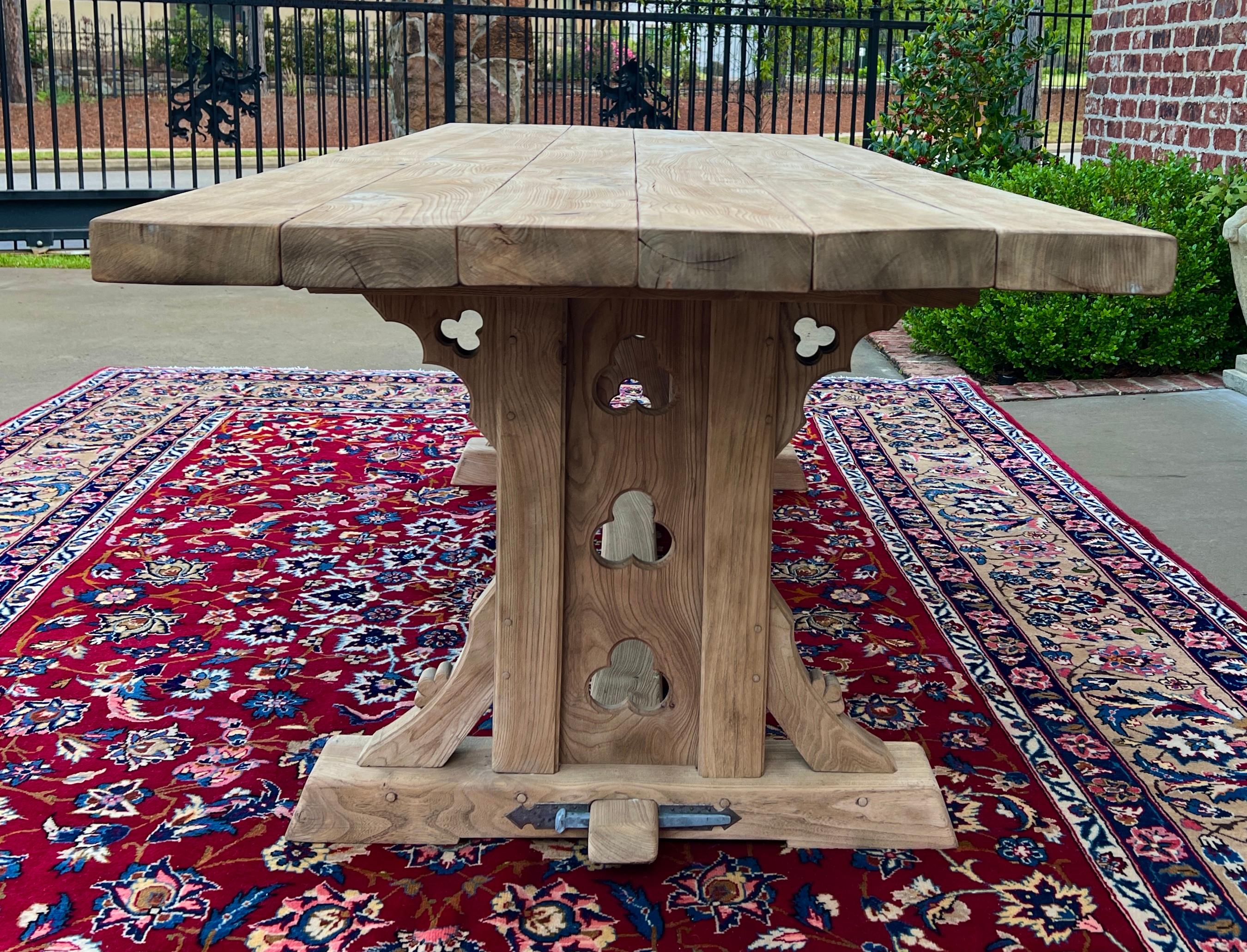 Table gothique française vintage table de salle à manger table de bureau à tréteaux en chêne blanchi/orme Bon état - En vente à Tyler, TX