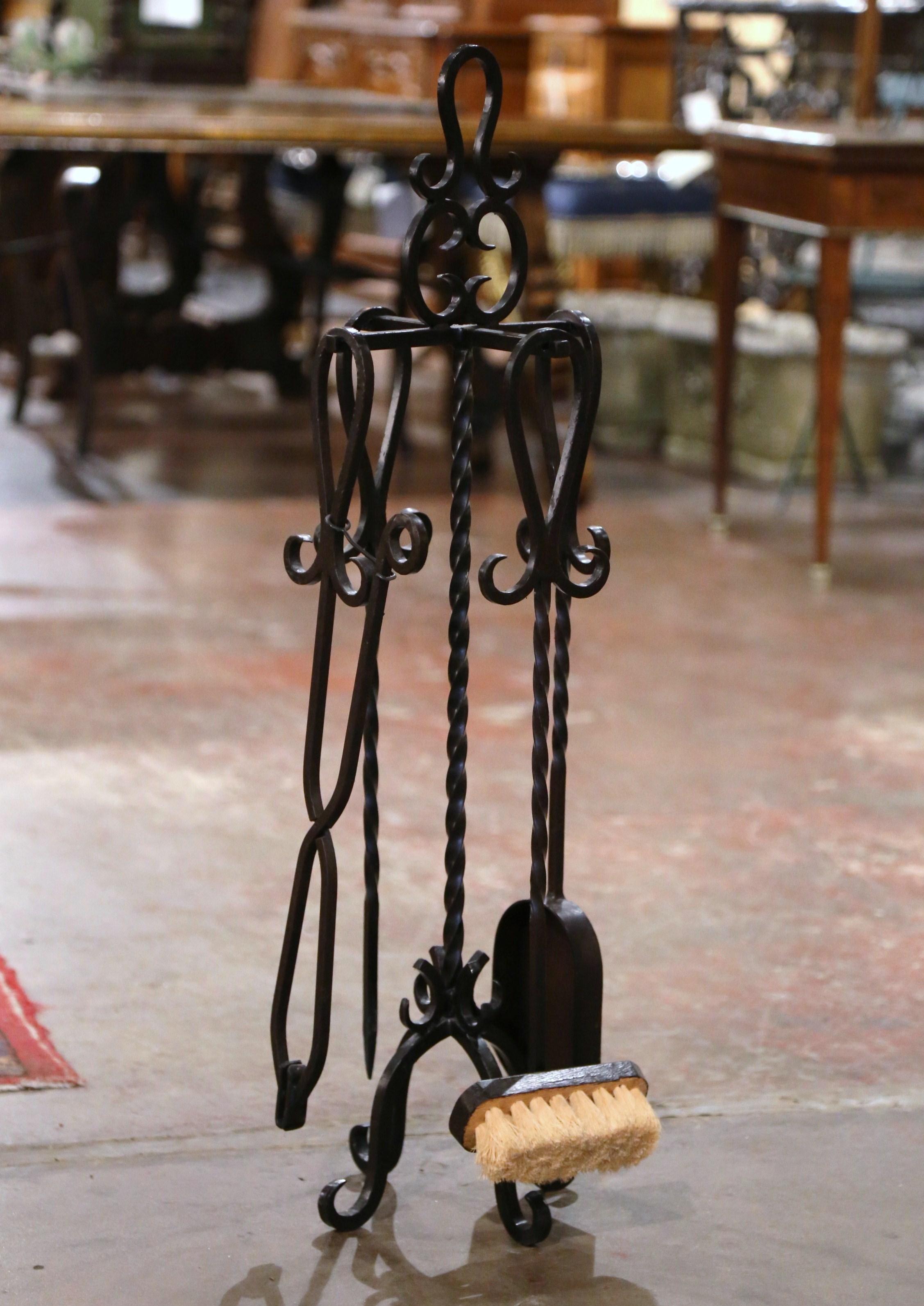 Vintage French Gothic Wrought Iron Five-Piece Fireplace Tool Set on Stand In Excellent Condition For Sale In Dallas, TX