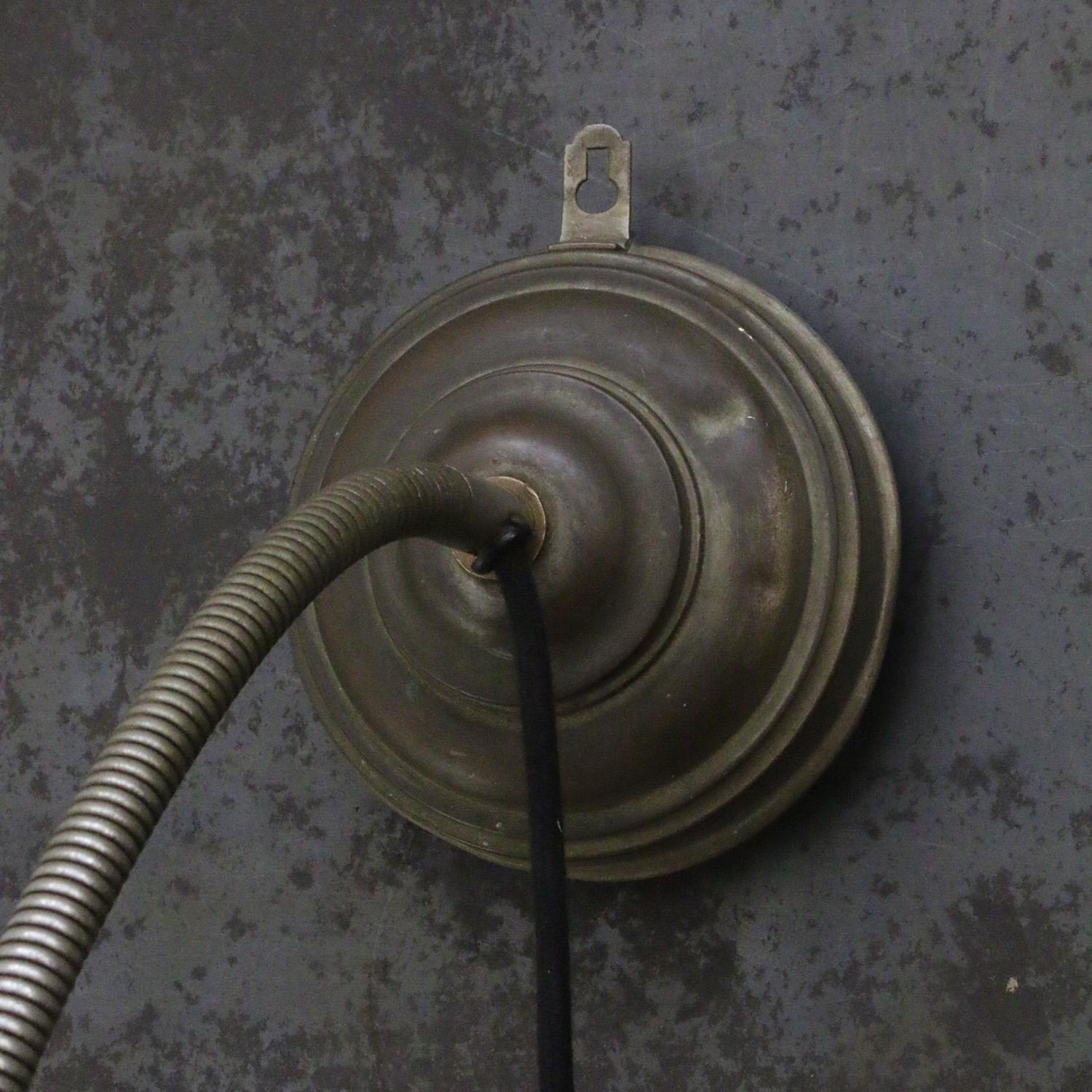 Ferro Lampada da tavolo d'epoca francese in metallo grigio e ottone in vendita