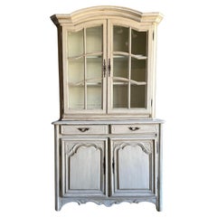 Buffet français peint en gris avec huche