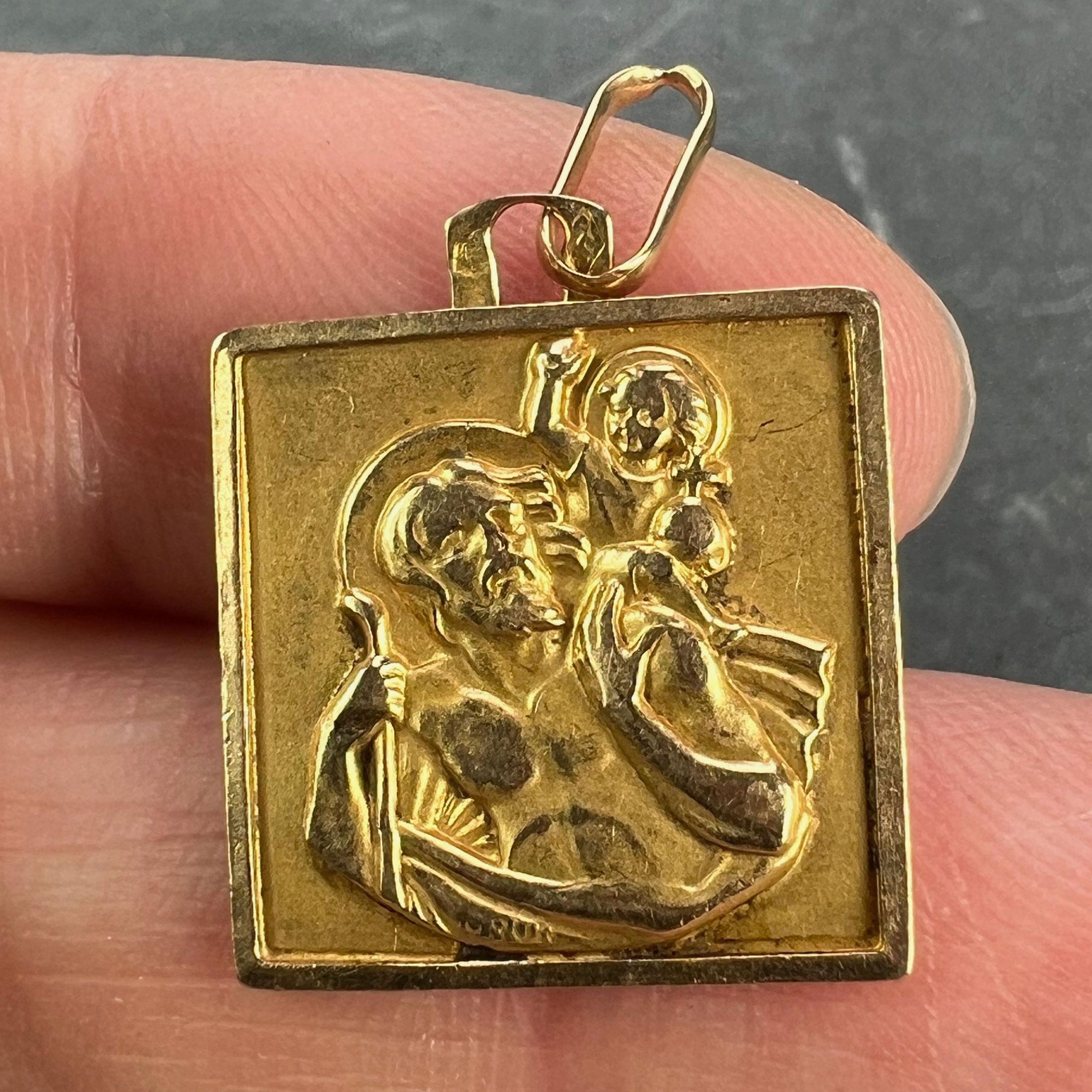 Pendentif breloque carré Saint Christopher français en or jaune 18 carats en vente 1