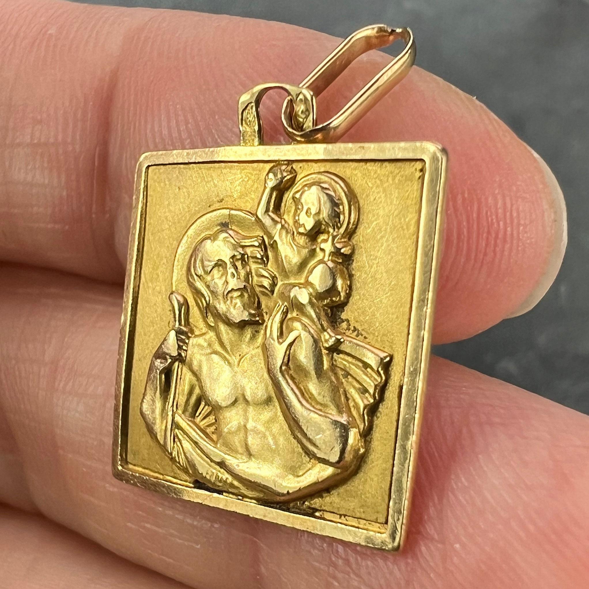 Pendentif breloque carré Saint Christopher français en or jaune 18 carats en vente 2