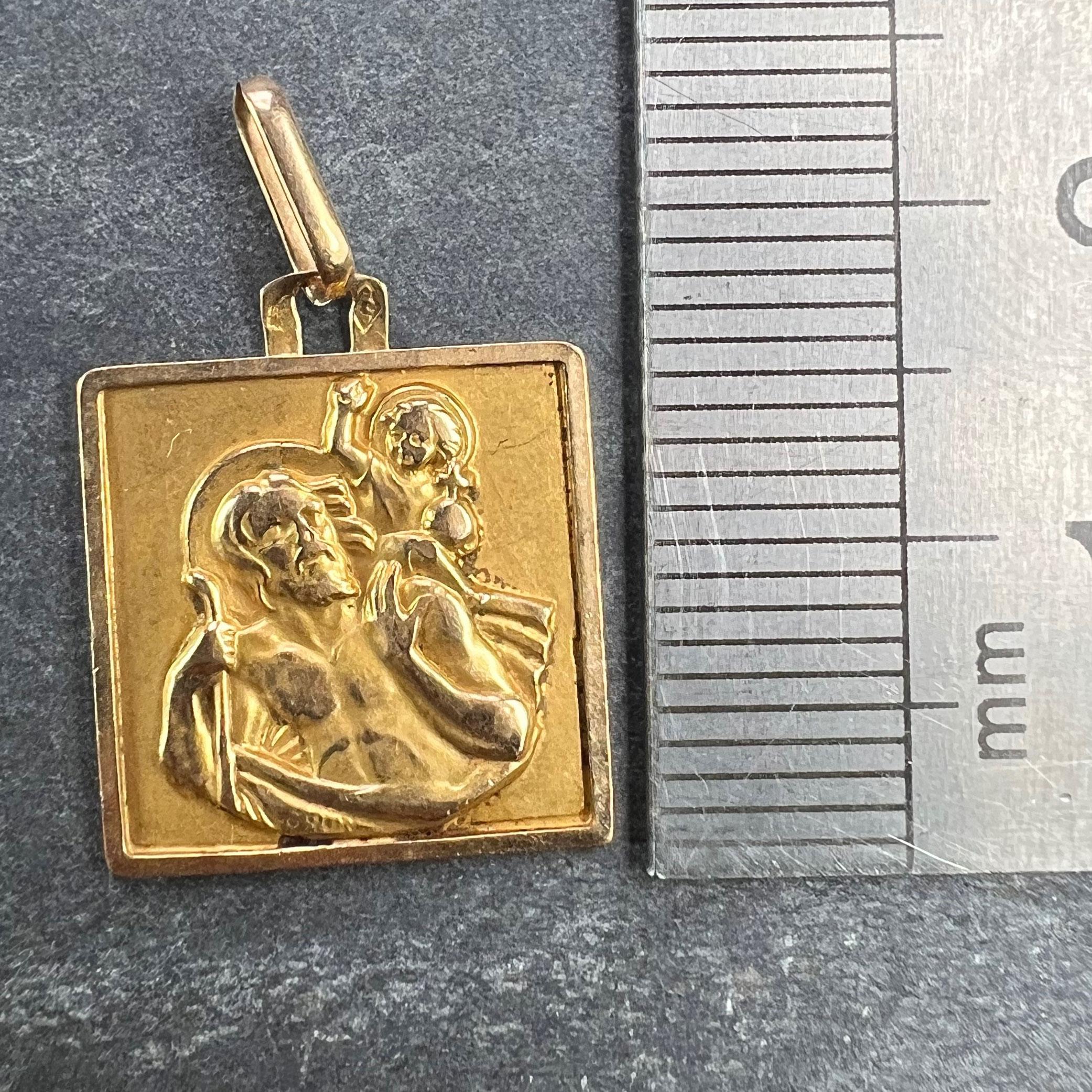 Pendentif breloque carré Saint Christopher français en or jaune 18 carats en vente 5