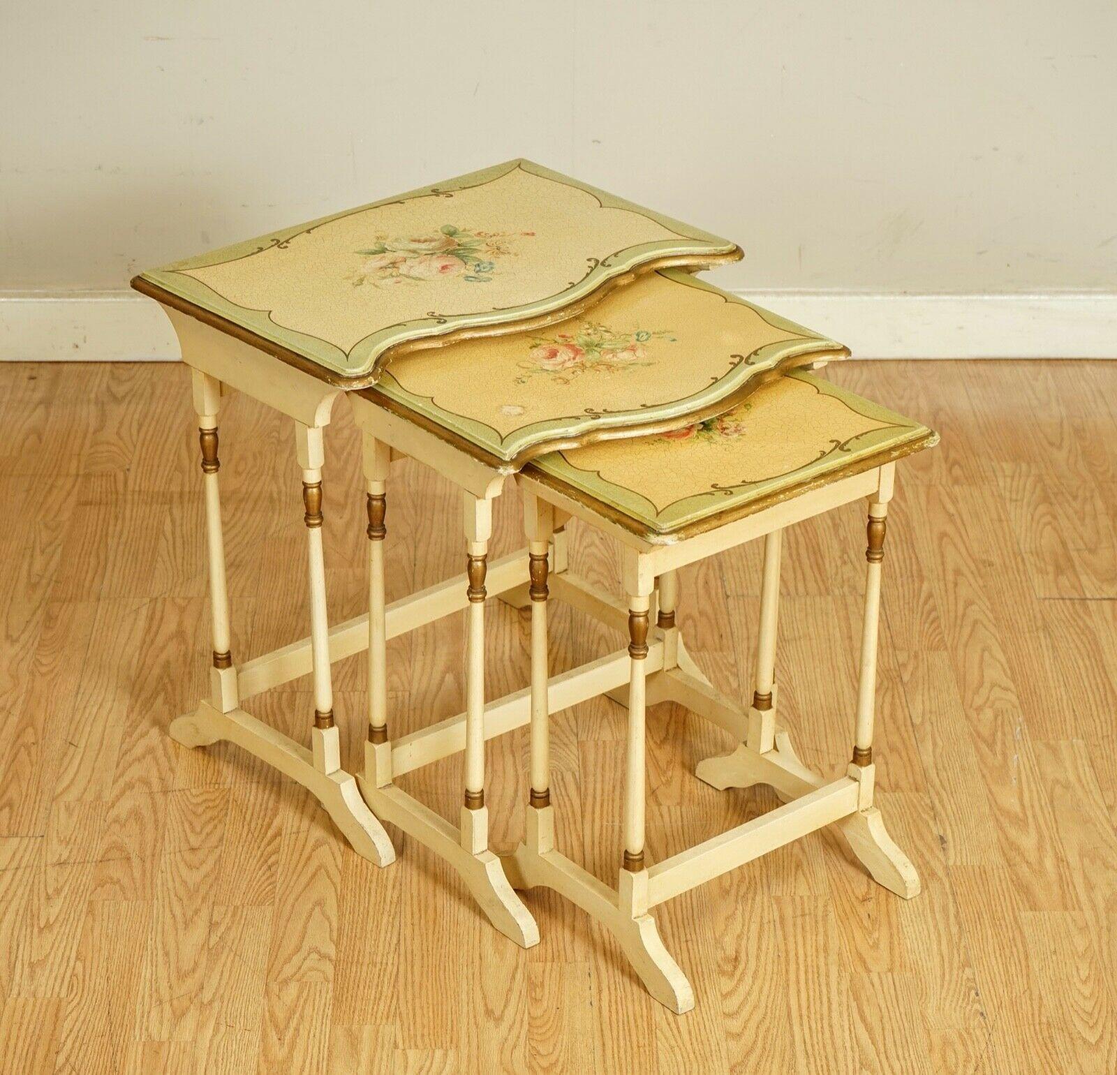 Vieux ensemble de tables à fleurs peint à la main français en vente 5