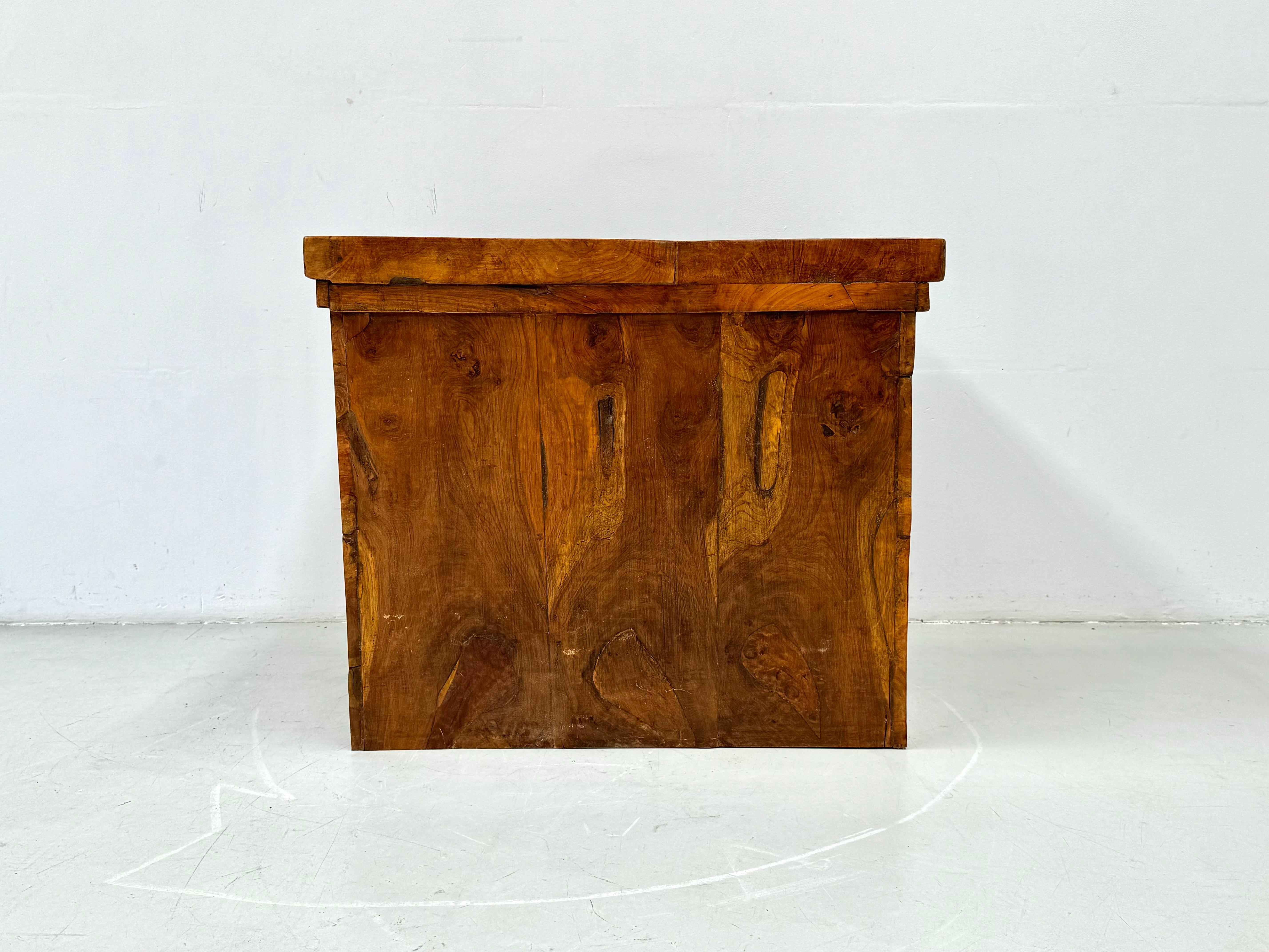 Armoire vintage française en bois de ronce, faite à la main, années 1950. en vente 11