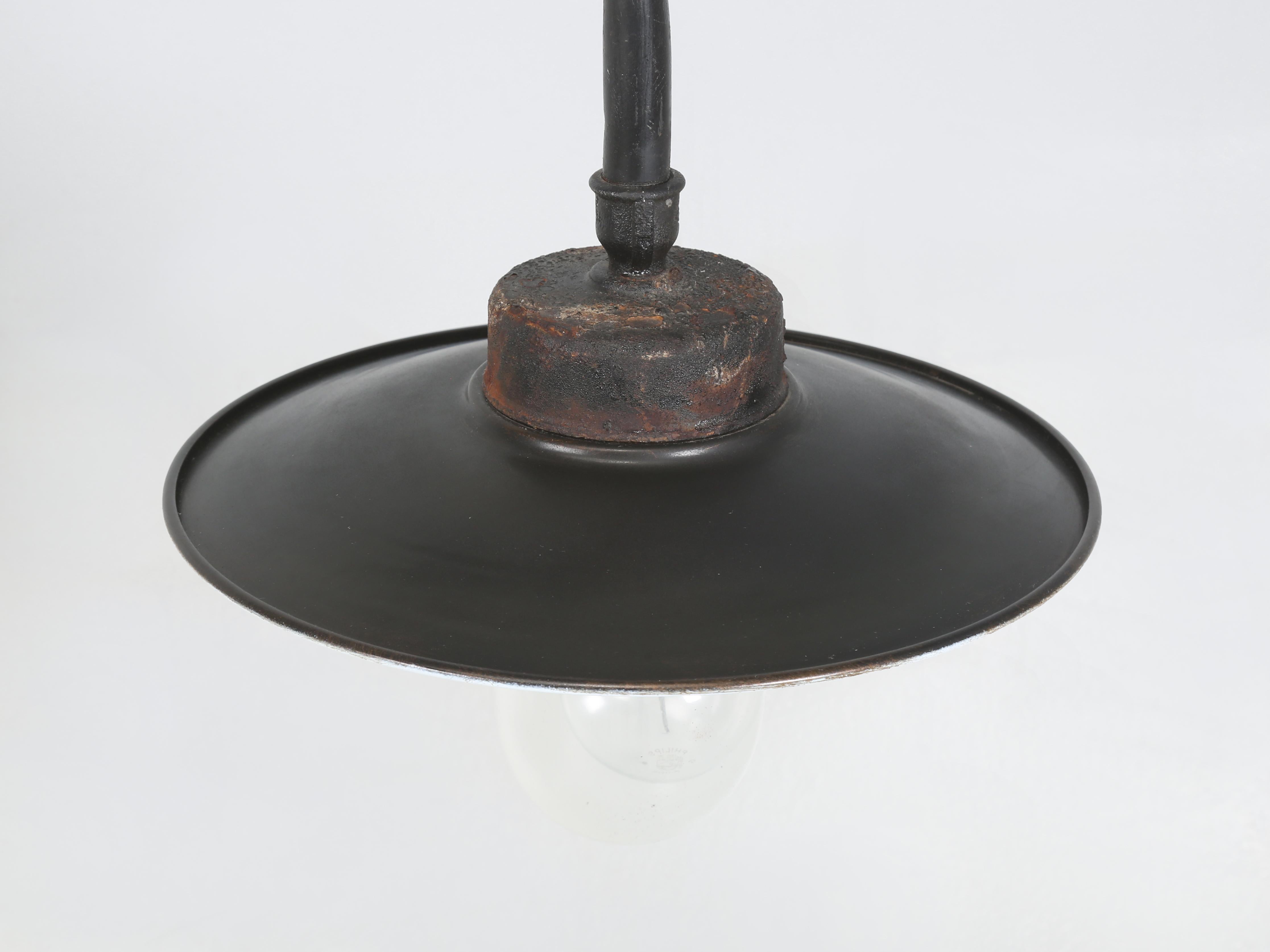 Vintage French Hanging Two Lamp Pendant Chandelier Ideal für eine Kücheninsel im Angebot 4