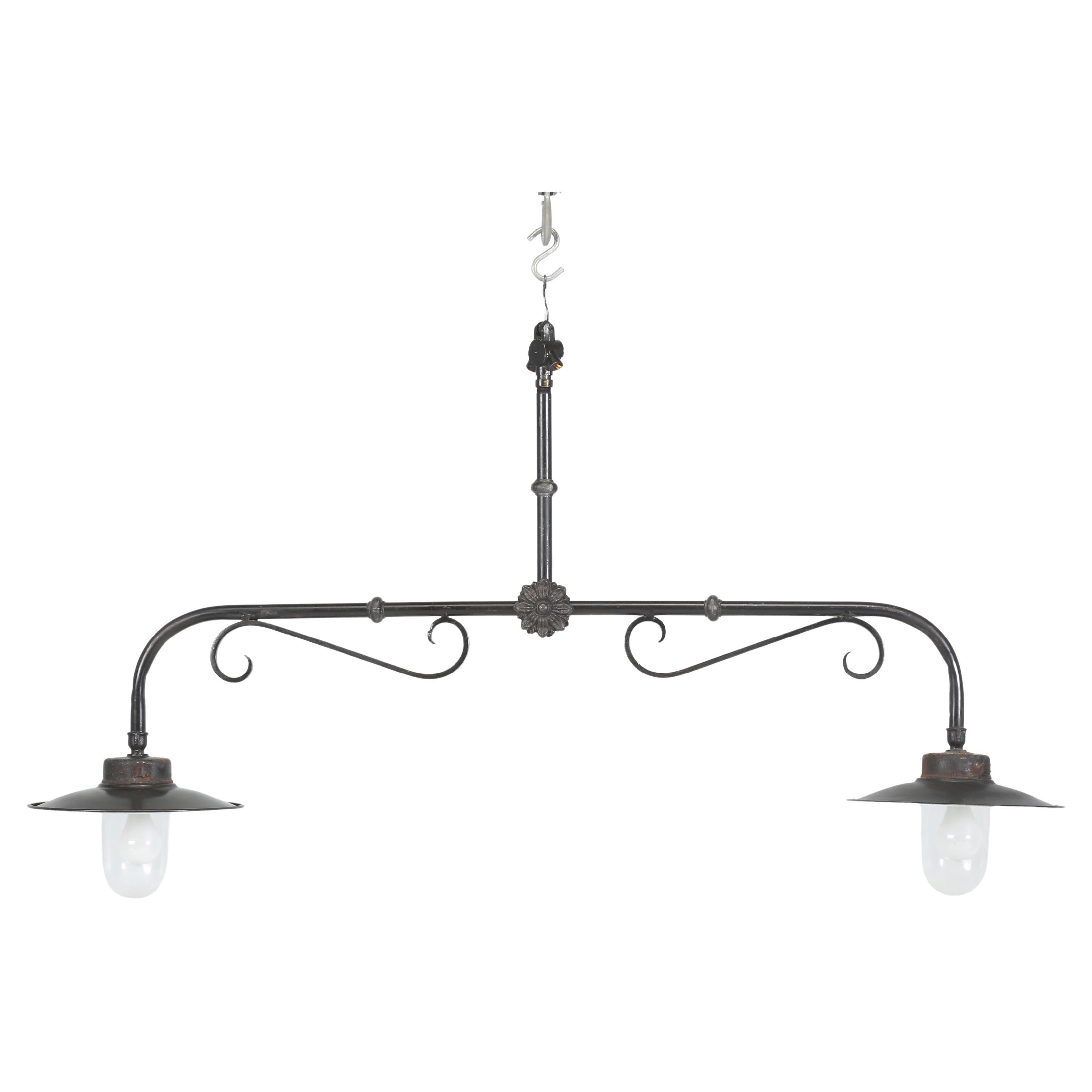 Vintage French Hanging Two Lamp Pendant Chandelier Ideal für eine Kücheninsel im Angebot