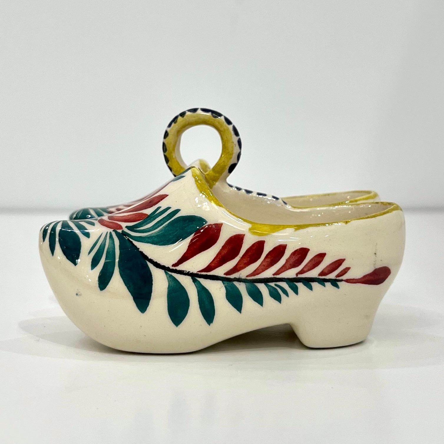Vintage French HB Majolica Pottery Red Green Cream Clogs Salt & Pepper Holder In Good Condition For Sale In New York, NY