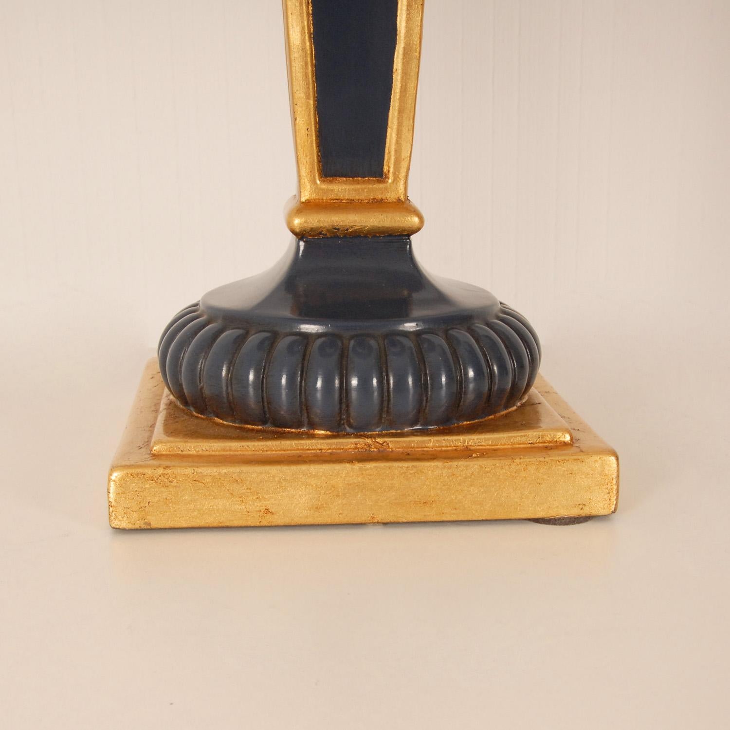 Métal Lampes Vintage Françaises haut de gamme Lampes de table ananas en bois doré bleu, une paire en vente