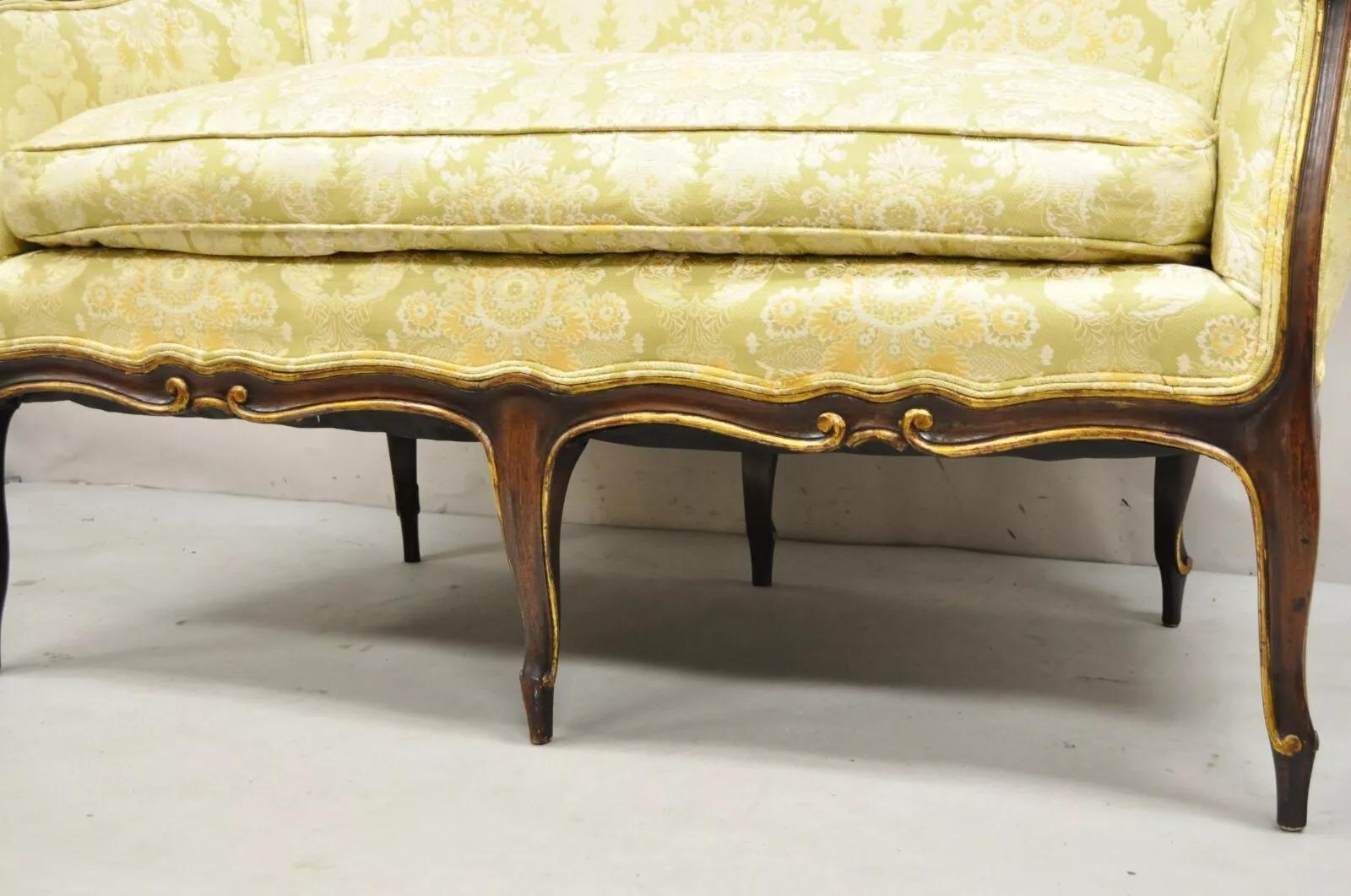 Vintage French Hollywood Regency Barrel Back Loveseat Settee Sofà imbottito in vendita 5