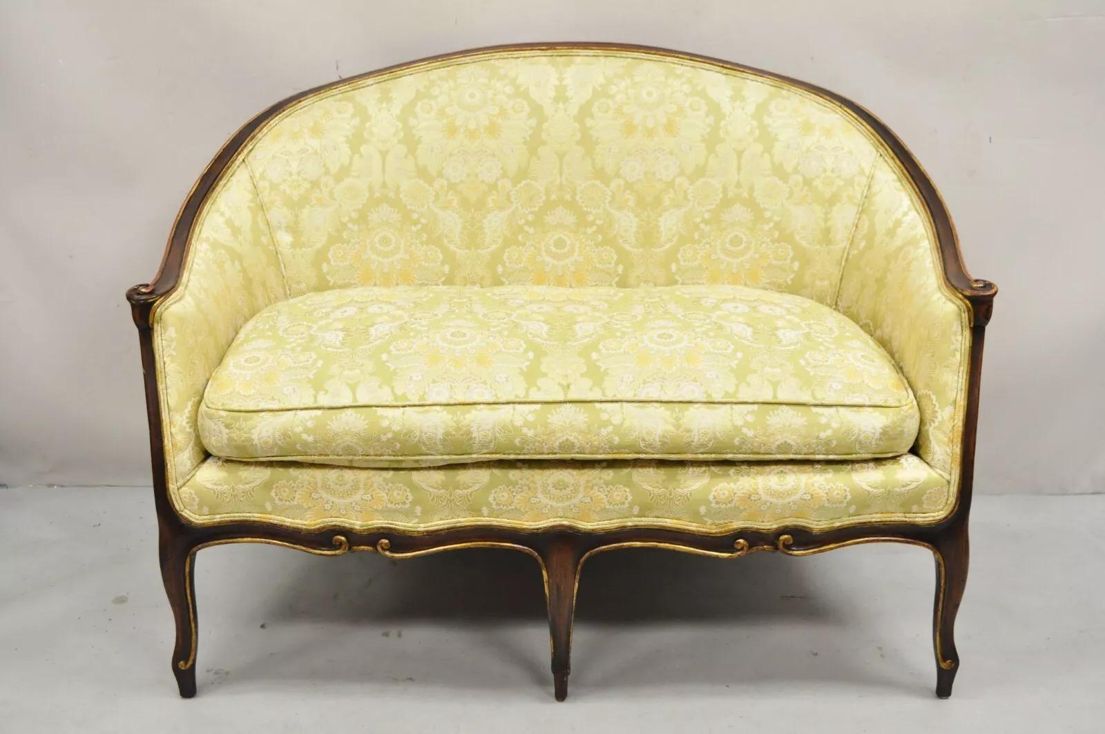 Vintage French Hollywood Regency Barrel Back Loveseat Settee Sofà imbottito in vendita 6