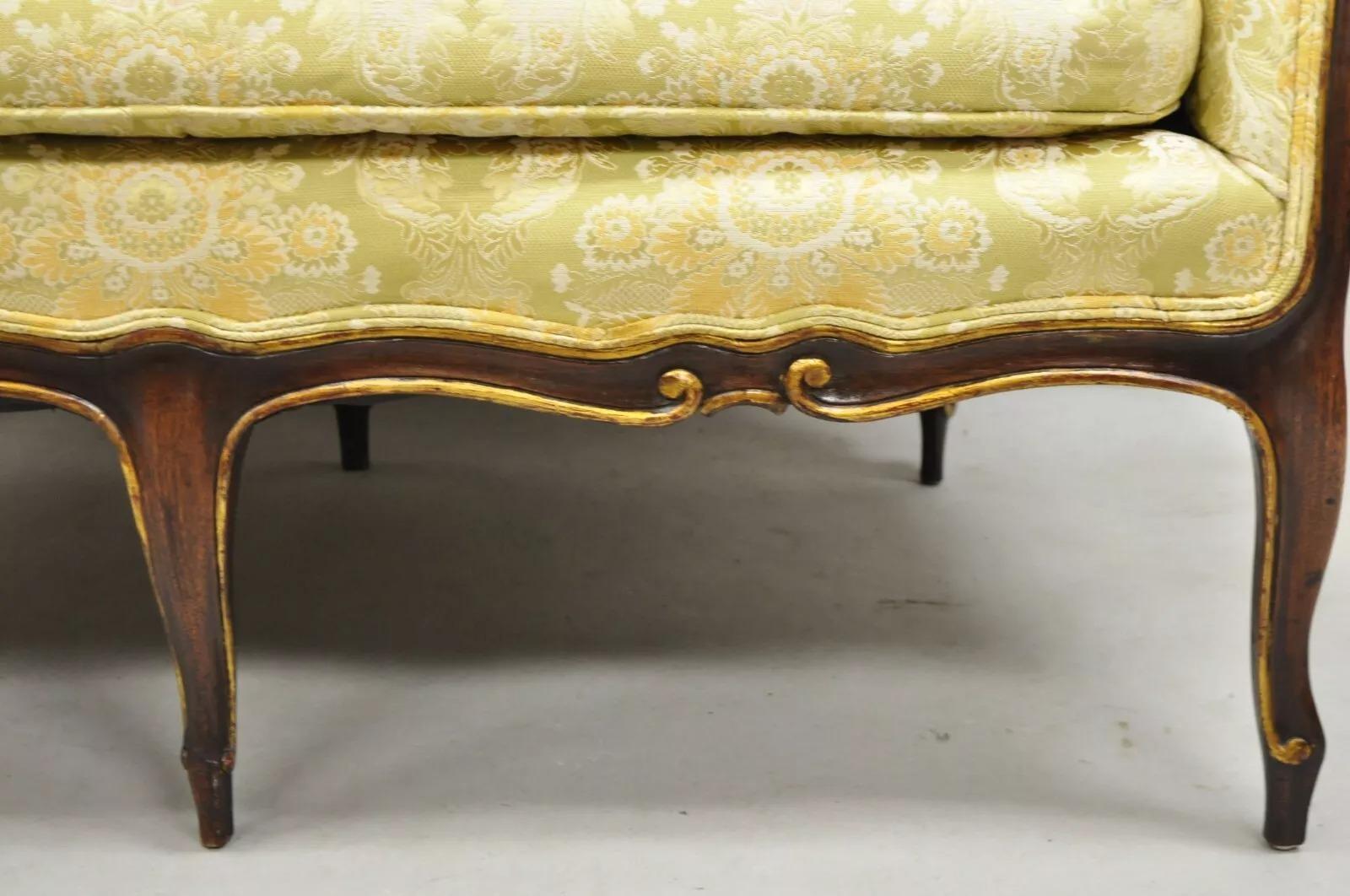 Sconosciuto Vintage French Hollywood Regency Barrel Back Loveseat Settee Sofà imbottito in vendita