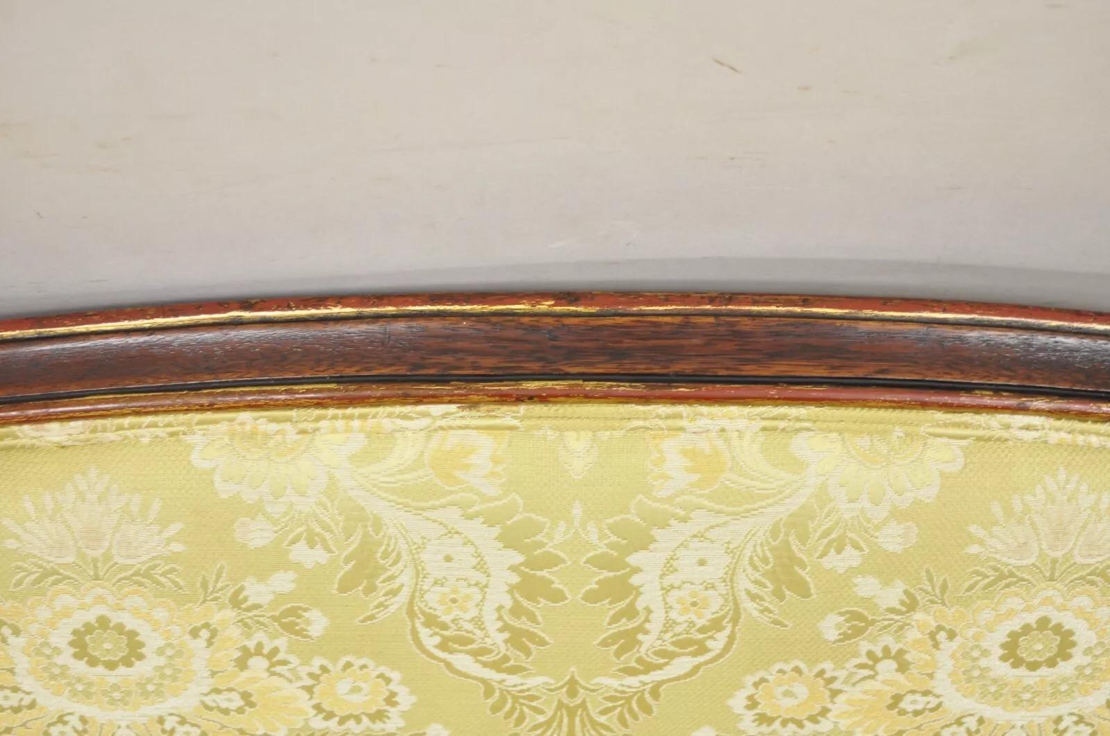 XX secolo Vintage French Hollywood Regency Barrel Back Loveseat Settee Sofà imbottito in vendita