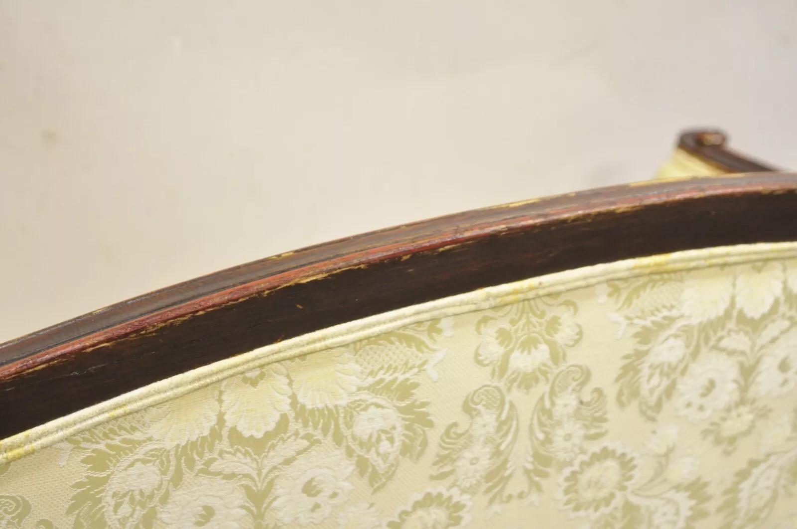 Vintage French Hollywood Regency Barrel Back Loveseat Settee Sofà imbottito in vendita 3