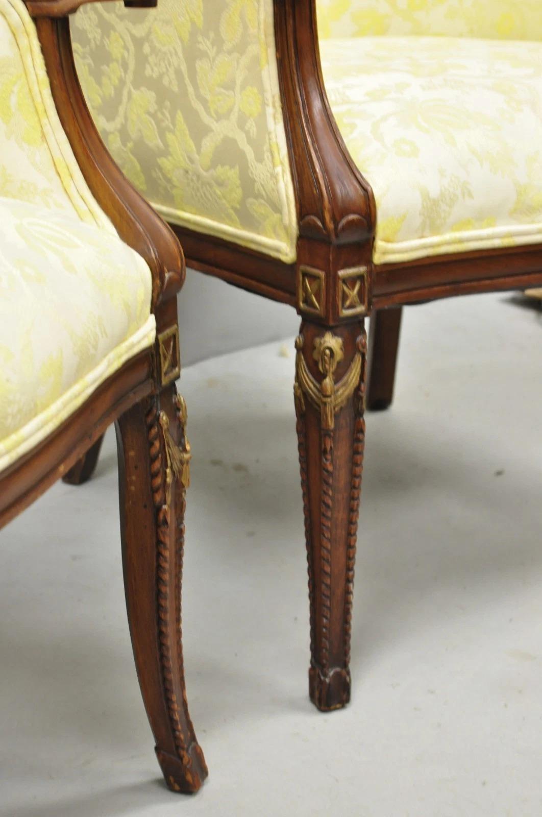 Sedie da salotto in mogano intagliato d'epoca Hollywood Regency - una coppia in vendita 8