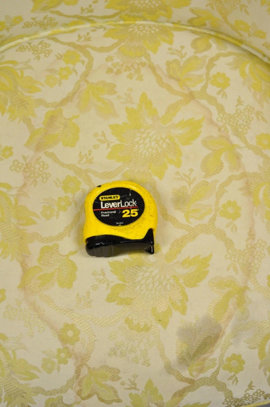 Sedie da salotto in mogano intagliato d'epoca Hollywood Regency - una coppia in vendita 4