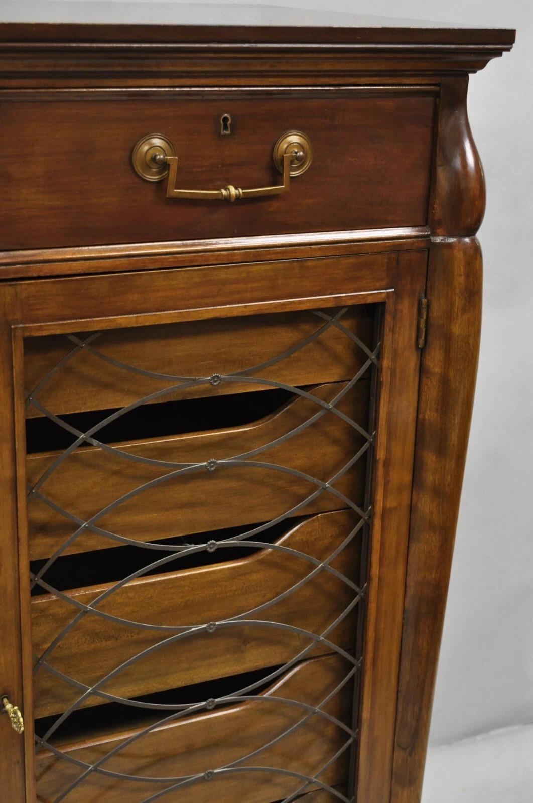 Vintage Français Hollywood Regency Custom Walnut Tall Chest Highboy Dresser en vente 7