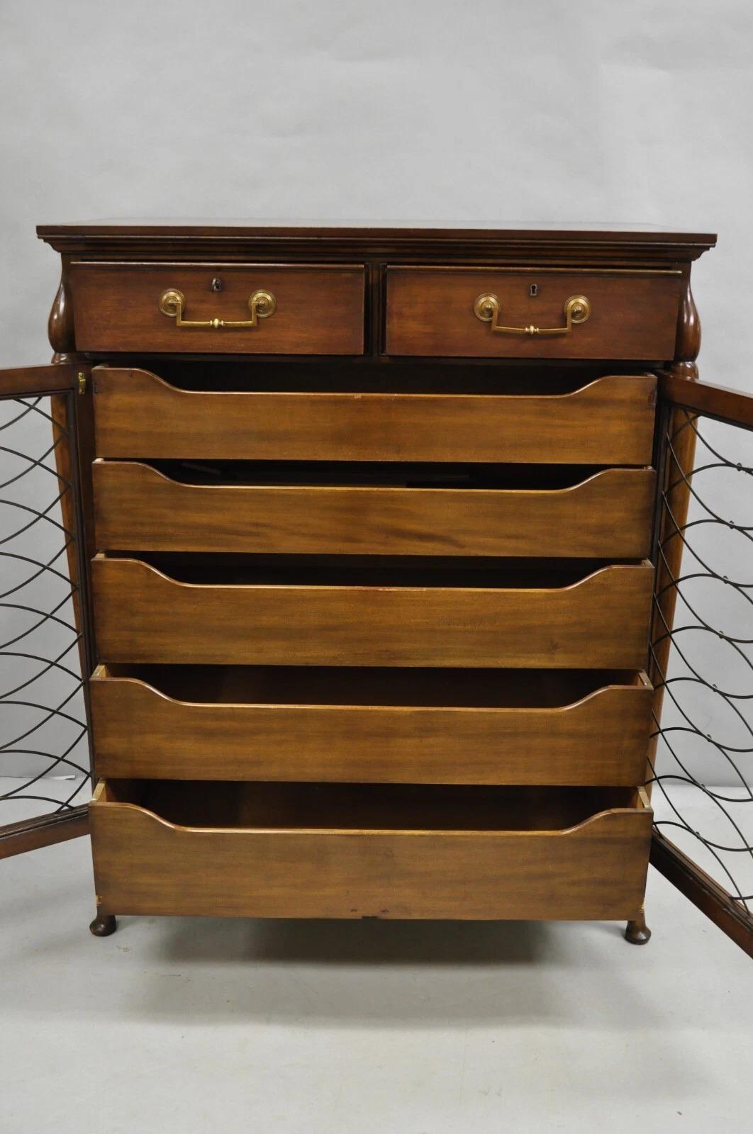 20ième siècle Vintage Français Hollywood Regency Custom Walnut Tall Chest Highboy Dresser en vente