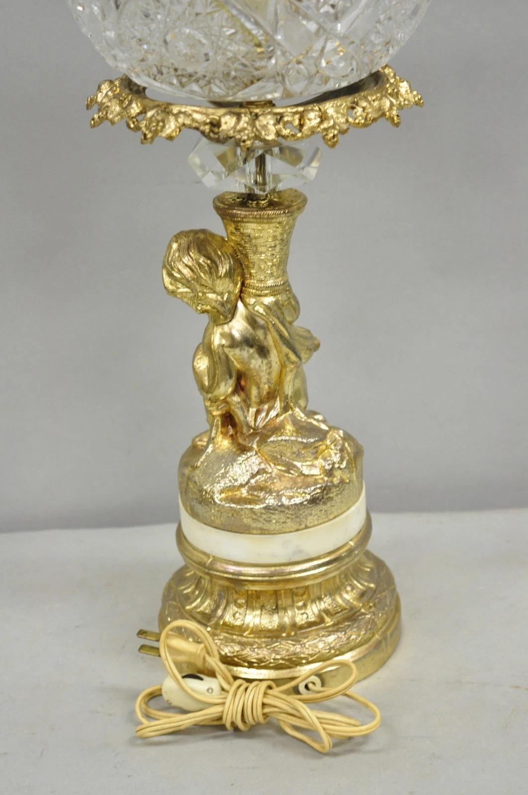 Vintage French Hollywood Regency Gold Cherub Crystal Glass Globe Table Lamp en vente 4