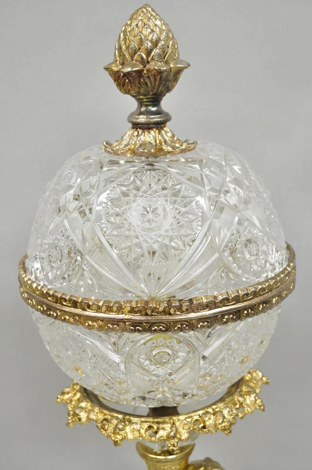 Inconnu Vintage French Hollywood Regency Gold Cherub Crystal Glass Globe Table Lamp en vente