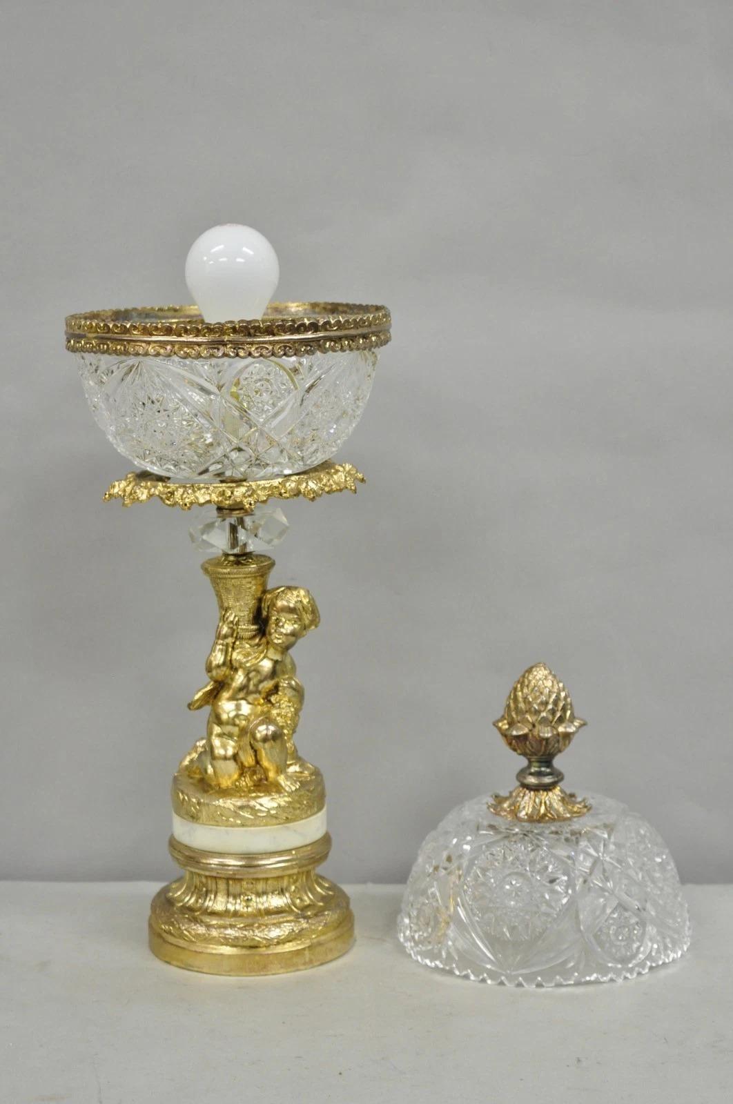 Vintage French Hollywood Regency Gold Cherub Crystal Glass Globe Table Lamp en vente 3