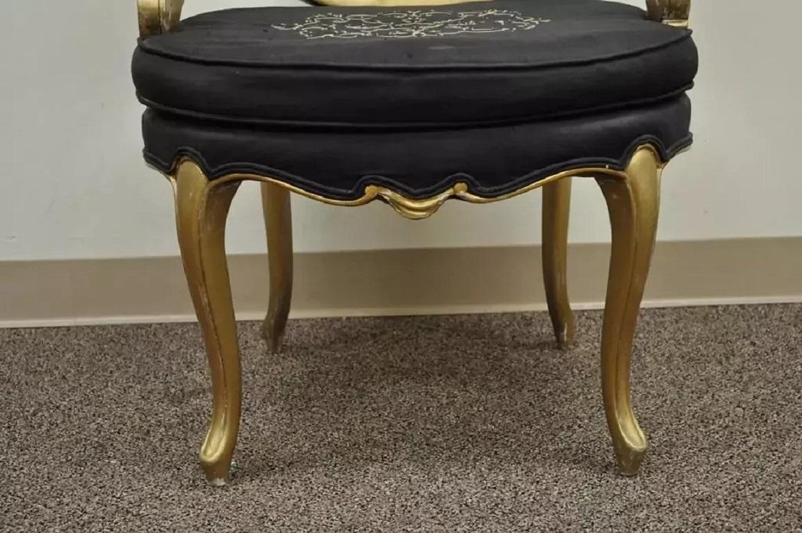Vintage French Hollywood Regency Gold Shell Carved Boudoir Slipper Accent Chair In Good Condition For Sale In Philadelphia, PA