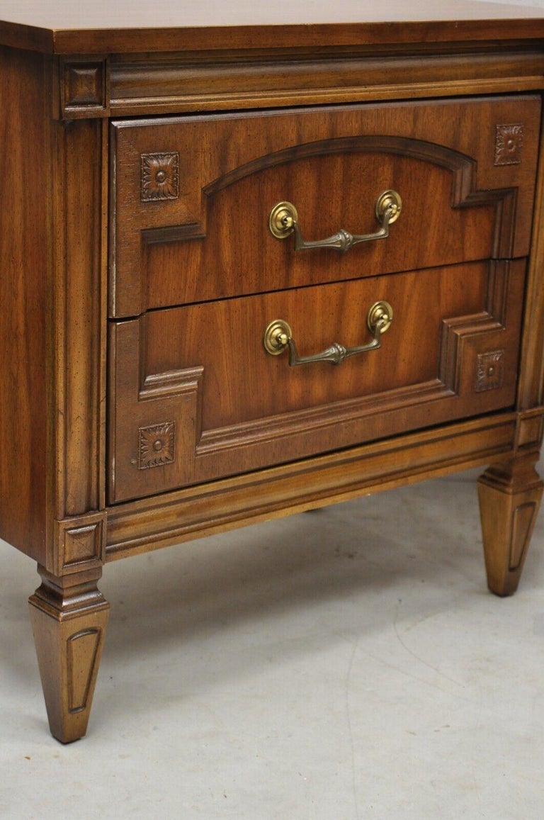 Vintage French Hollywood Regency Style 2 Drawer Nightstand Bedside Table, Pair In Good Condition For Sale In Philadelphia, PA