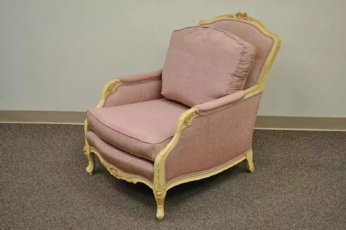 Fauteuil de cheminée de style Hollywood Regency français sculpté en crème en vente 5