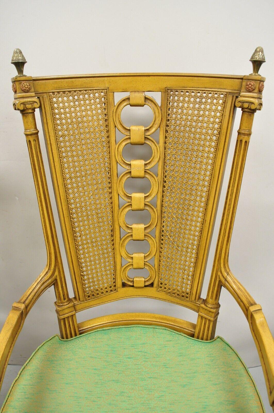 Paire de grandes chaises à dossier canné sculptées A Link, Vintage French Hollywood Regency en vente 1