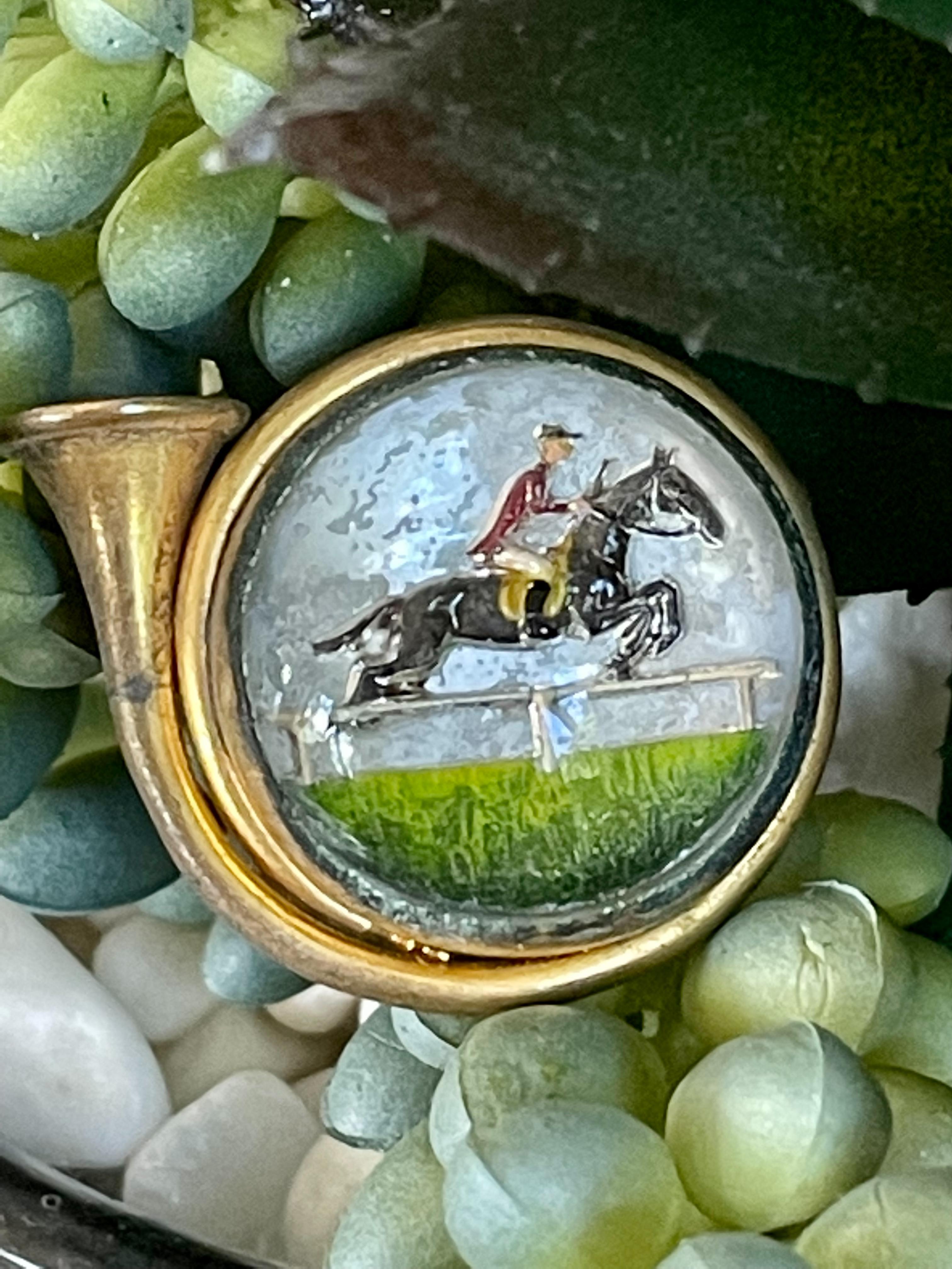 This vintage, antique French Horn Essex Crystal Glass Brooch is reverse painted and features a horse and rider scene.

Tested: 10k

No Stamp
Dimension: approximately 1