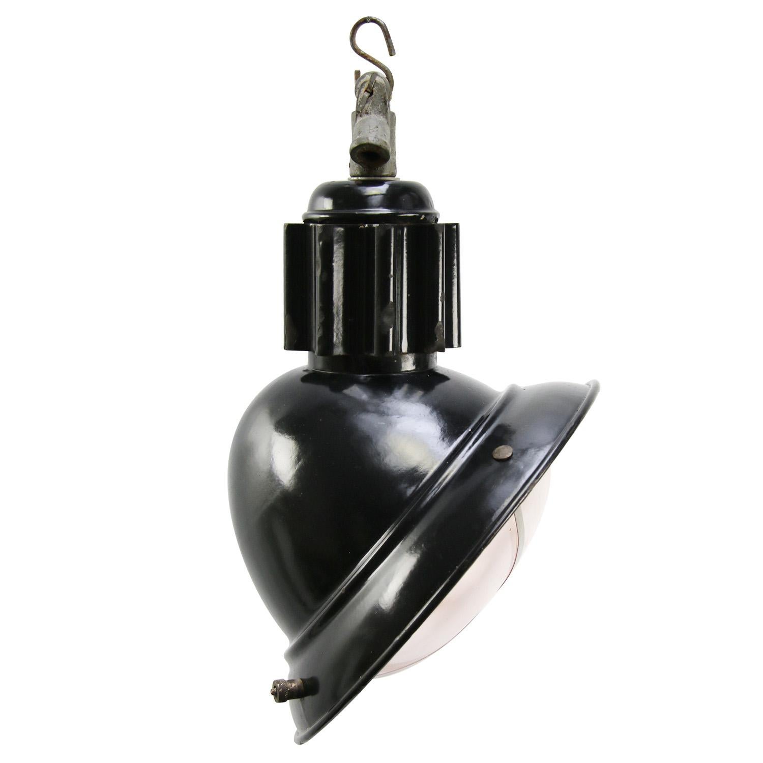 French asymmetrical black industrial lamp with round clear glass.
Black enamel. Rare model.

Weight: 3.00 kg / 6.6 lb

Priced per individual item. All lamps have been made suitable by international standards for incandescent light bulbs,