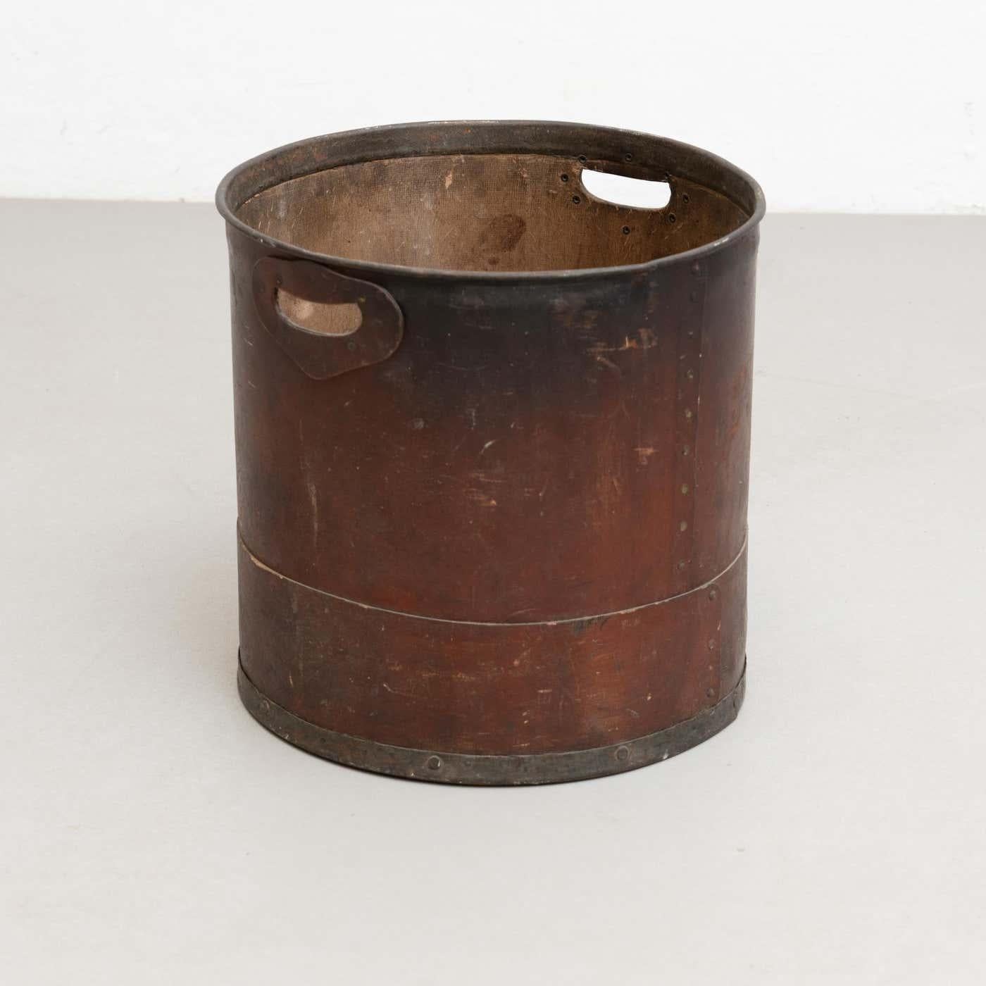 Mid-Century Modern Conteneur industriel français en carton, circa 1930