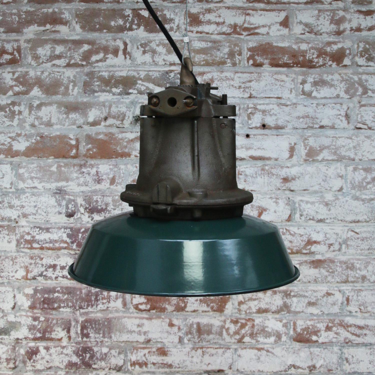 Vintage French Industrial Green Enamel Cast Iron and Clear Glass Pendant Lamp  For Sale 2