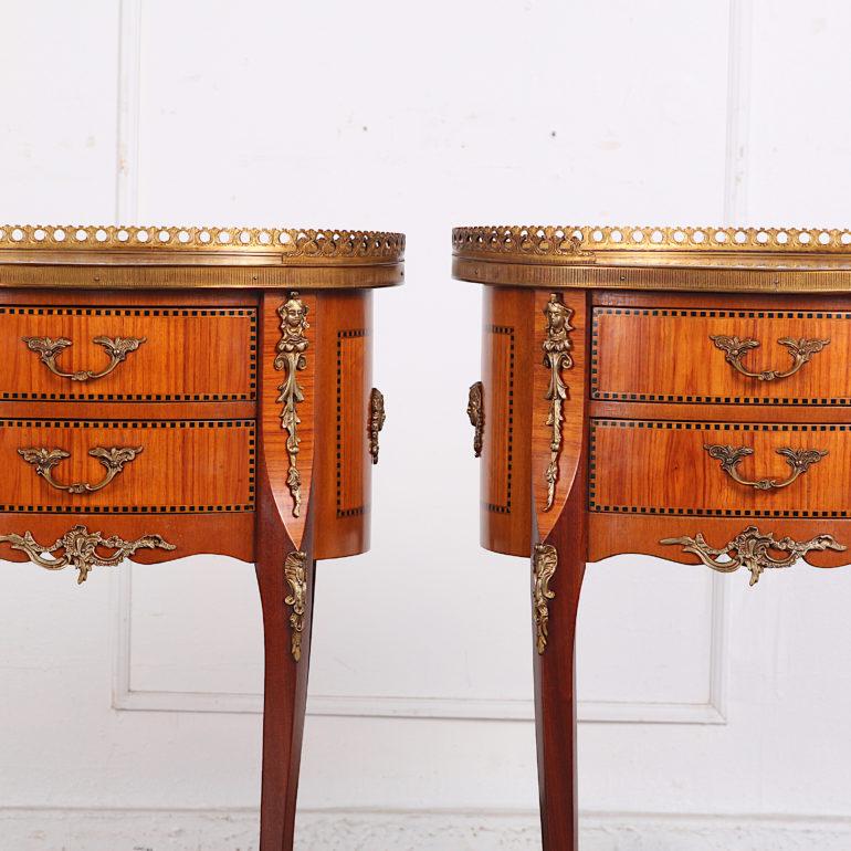 Pair of French oval nightstands or side tables in kingwood with stringing inlay in contrasting boxwood and walnut. Each table is fitted with two small drawers below a banded top with pierced brass gallery. They are raised on elegant serpentine legs.