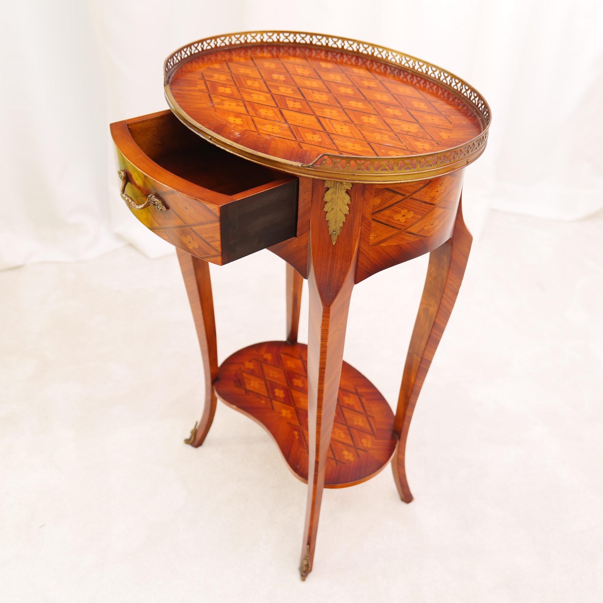 vintage french inlaid rosewood side table in style of Louis XV In Good Condition For Sale In Saarbrücken, SL
