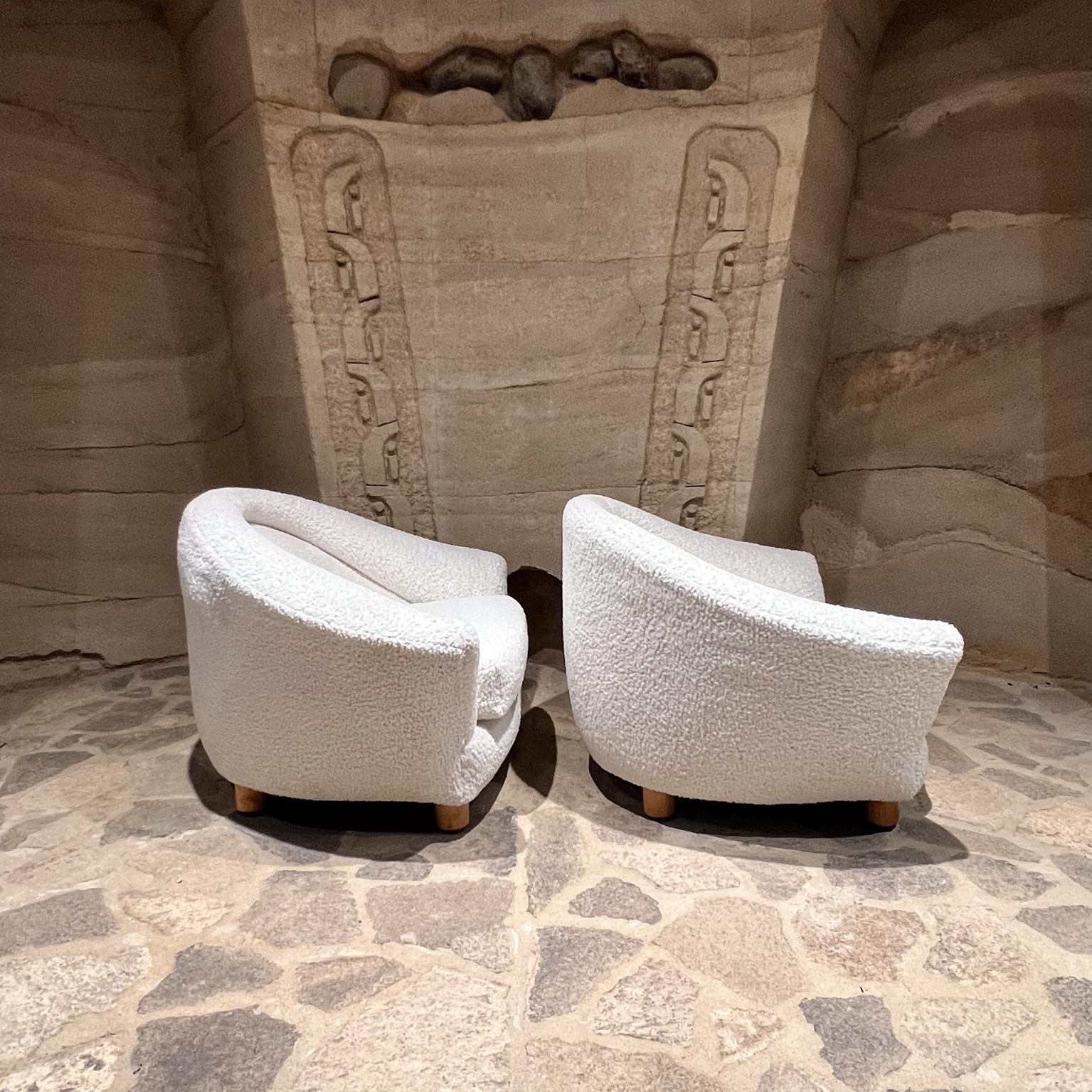 French Ivory Lounge Chairs Mid Century Modern  1970s For Sale 3