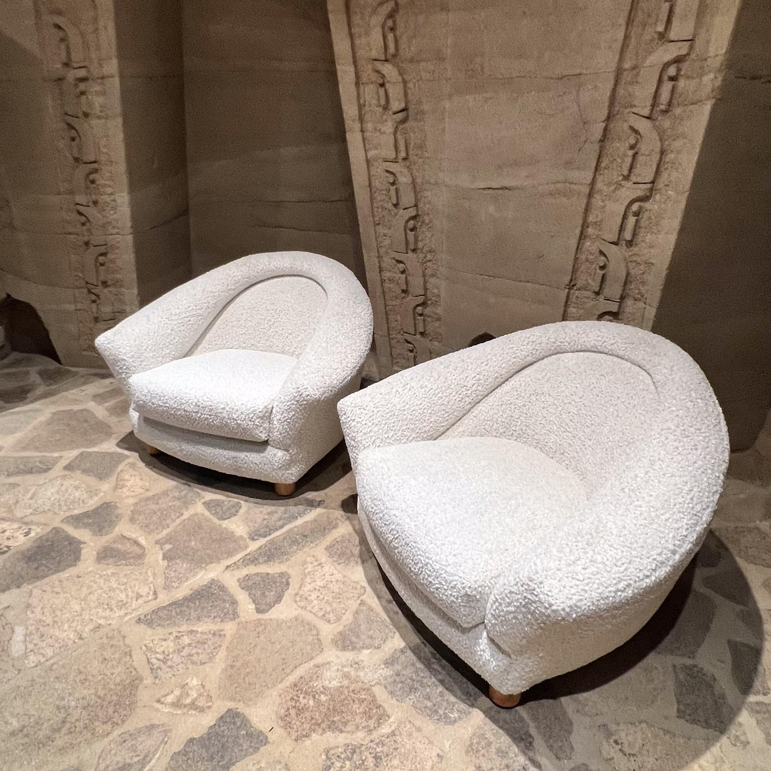 French Ivory Lounge Chairs Mid Century Modern  1970s In Good Condition For Sale In Chula Vista, CA