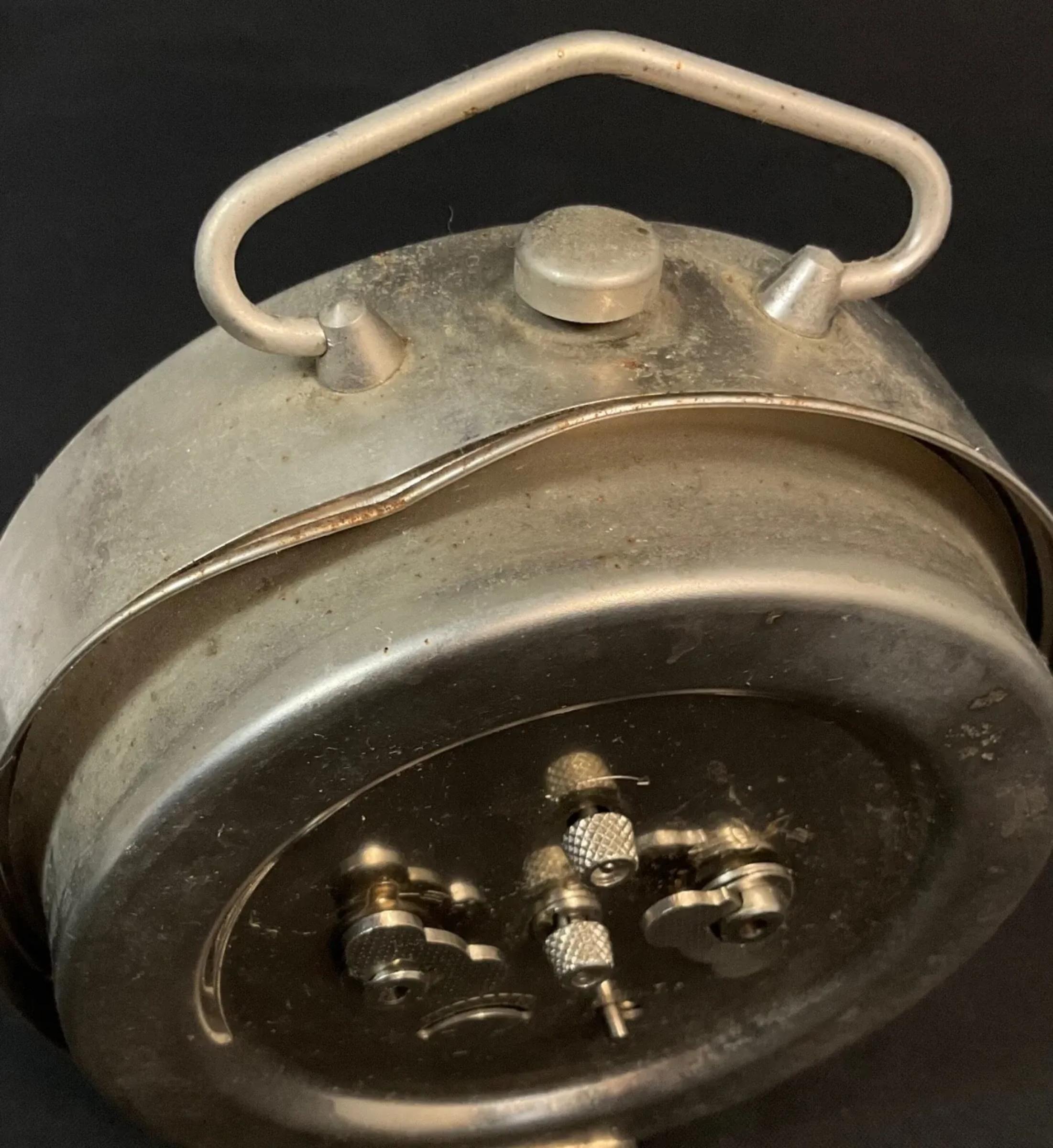 Vintage French JAZ Mechanischer Wecker, Metall, Repetitionsfunktion - 2Y613 im Zustand „Gut“ im Angebot in Bordeaux, FR